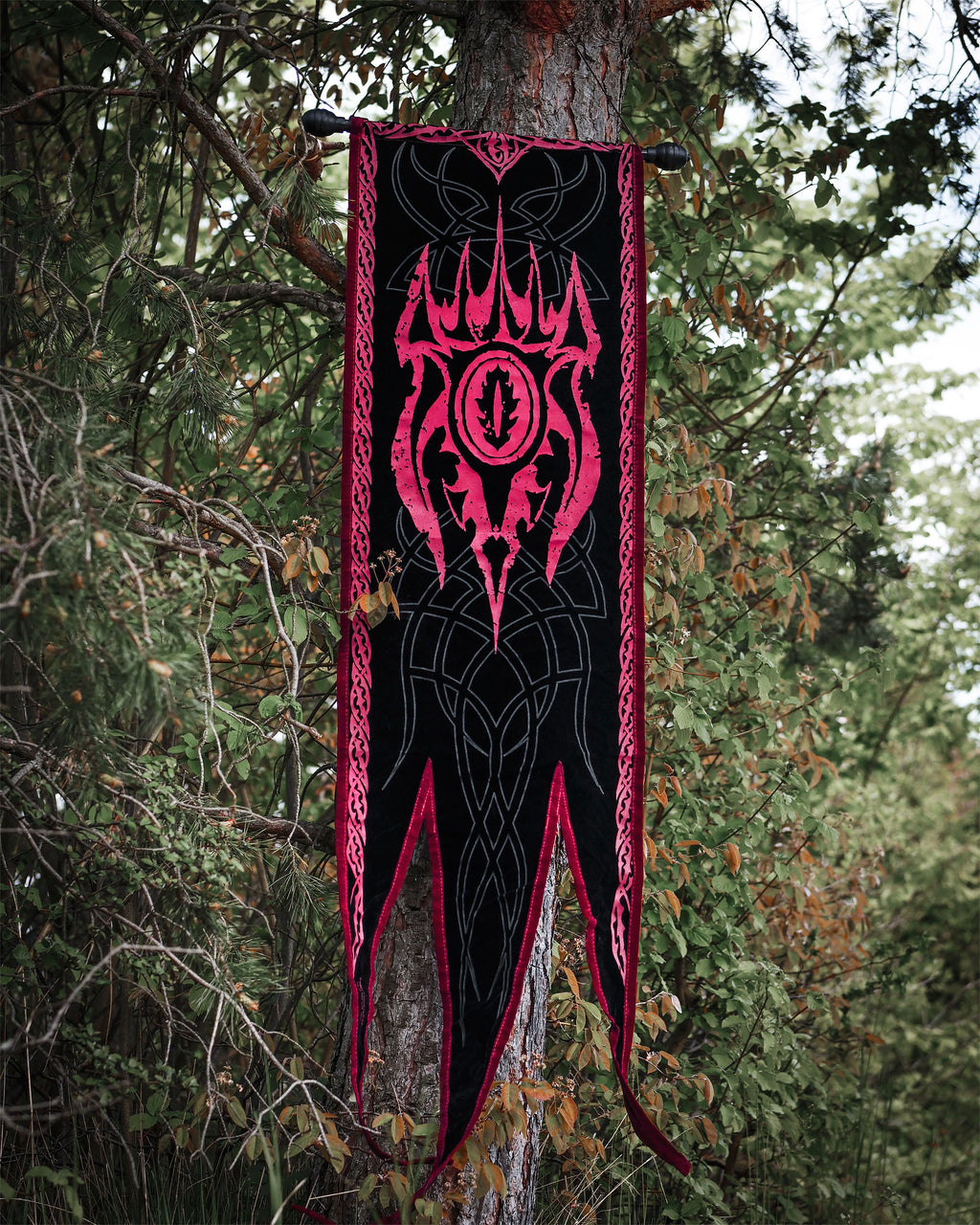 Immagine del prodotto Il Signore degli Anelli – Replica della mazza di Sauron con stendardo di guerra (Red Eye Edition)