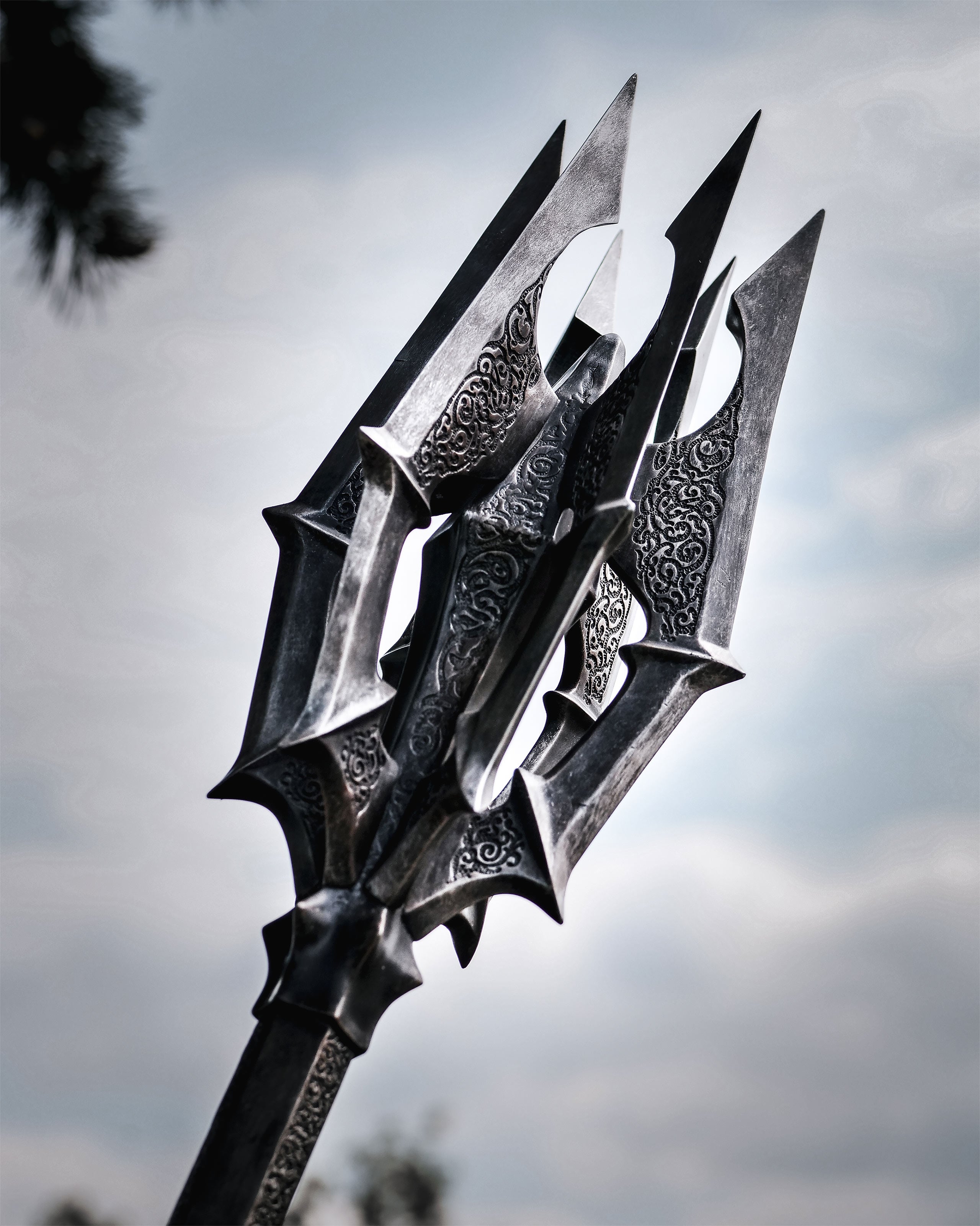 Immagine del prodotto Il Signore degli Anelli – Replica della mazza di Sauron con stendardo di guerra (Red Eye Edition)
