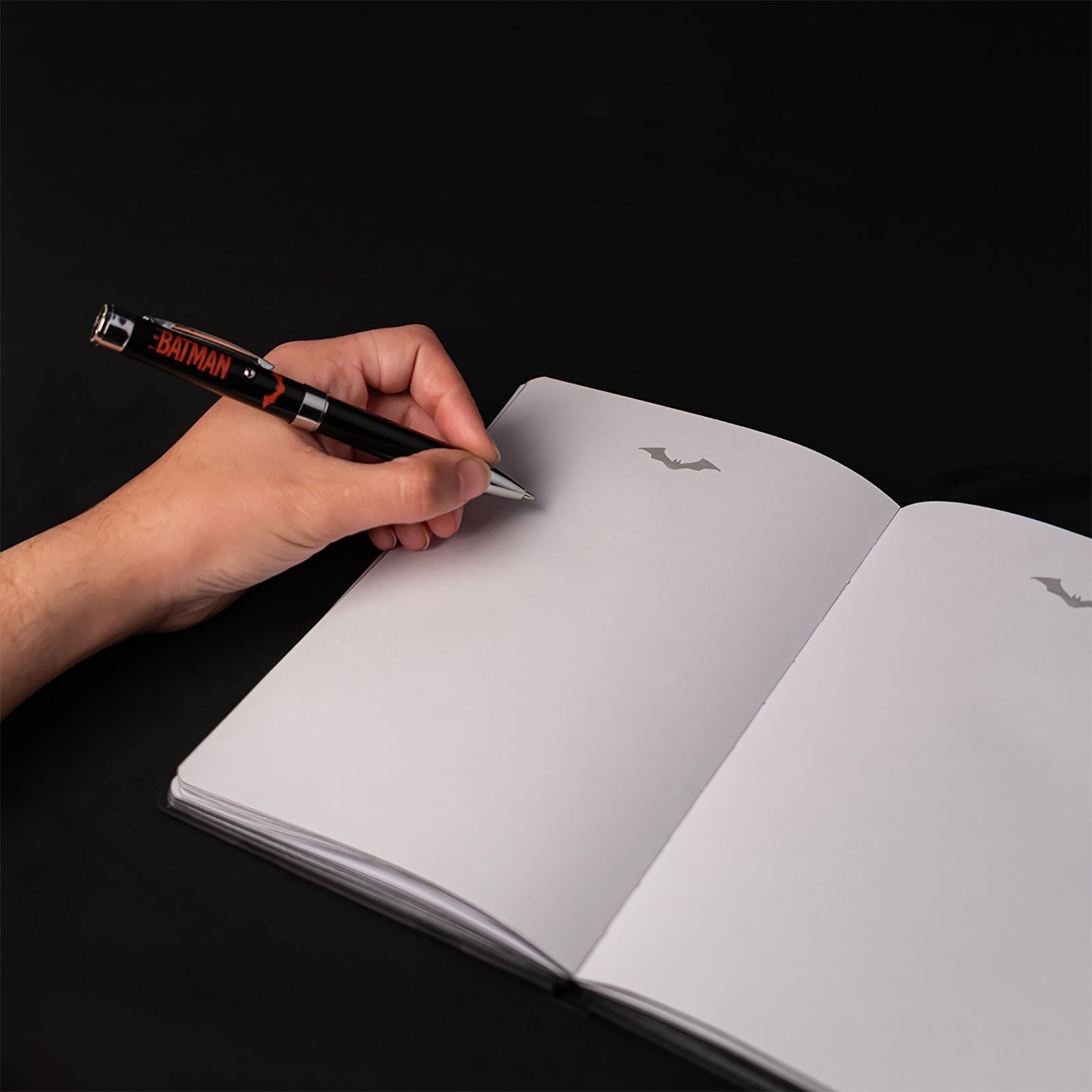 Immagine del prodotto The Batman - Quaderno A5 con logo e penna con luce