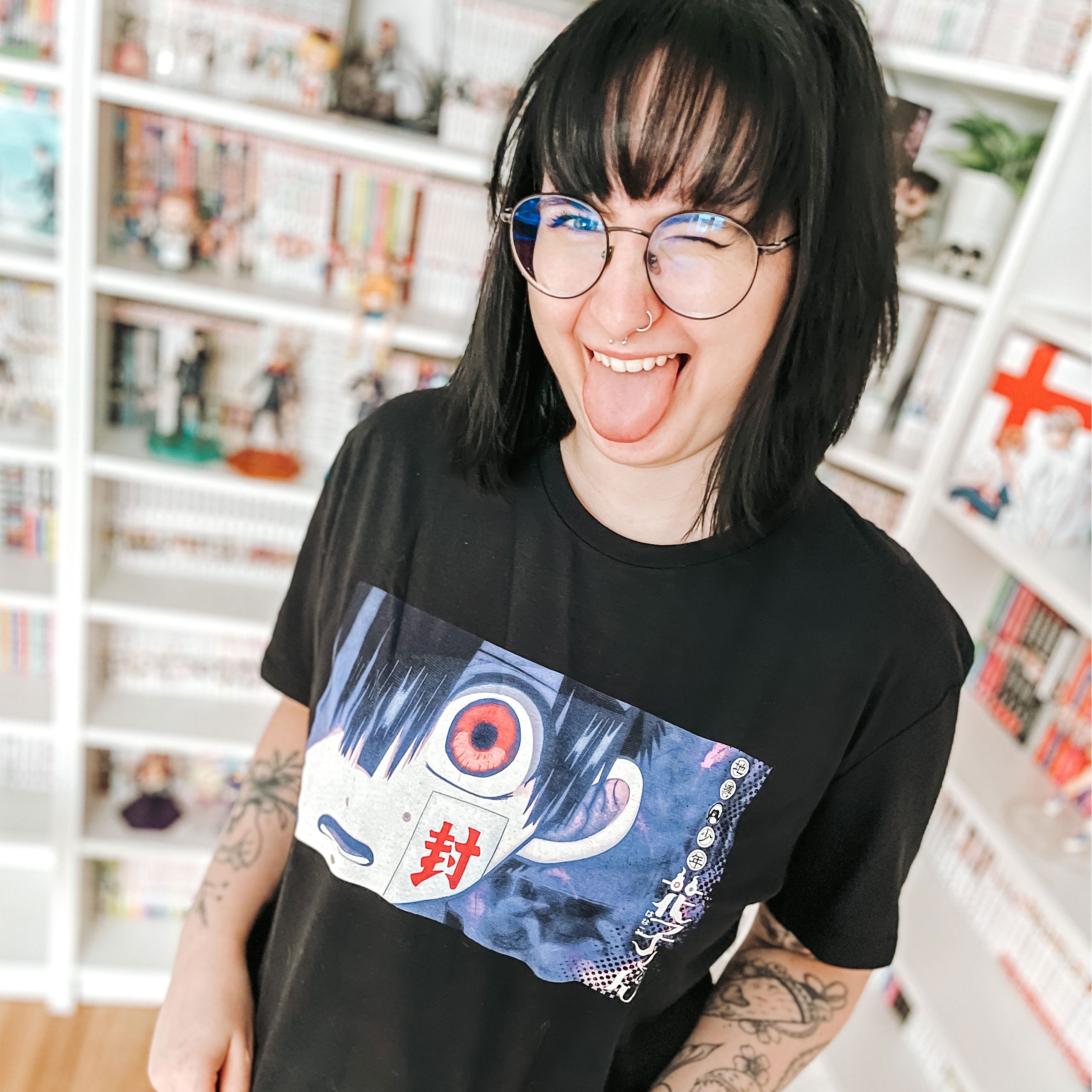 Immagine del prodotto Il mio fantasma scolastico Hanako - T-shirt nera del personaggio
