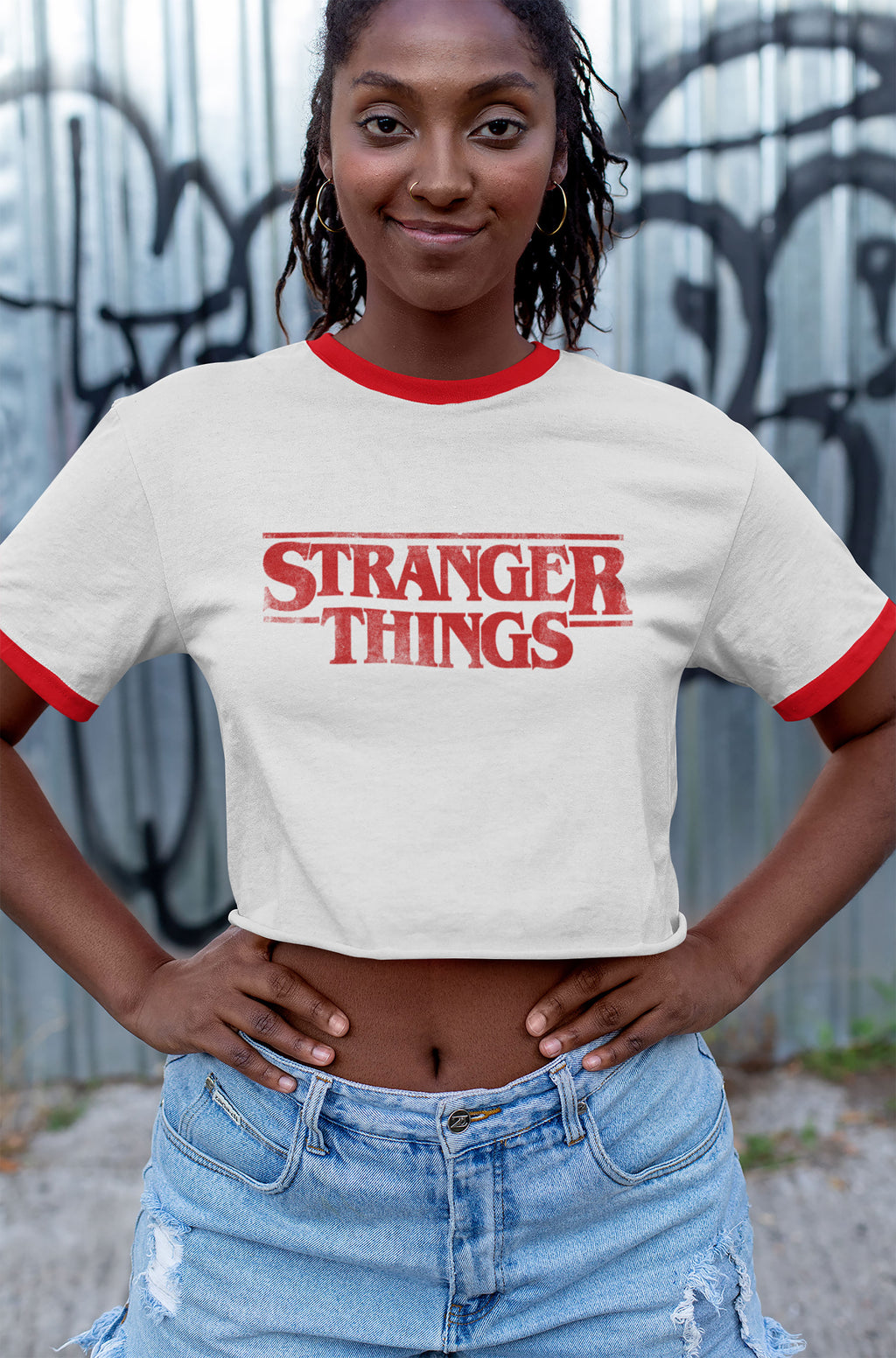 Immagine del prodotto Stranger Things - Crop top con logo distressed bianco