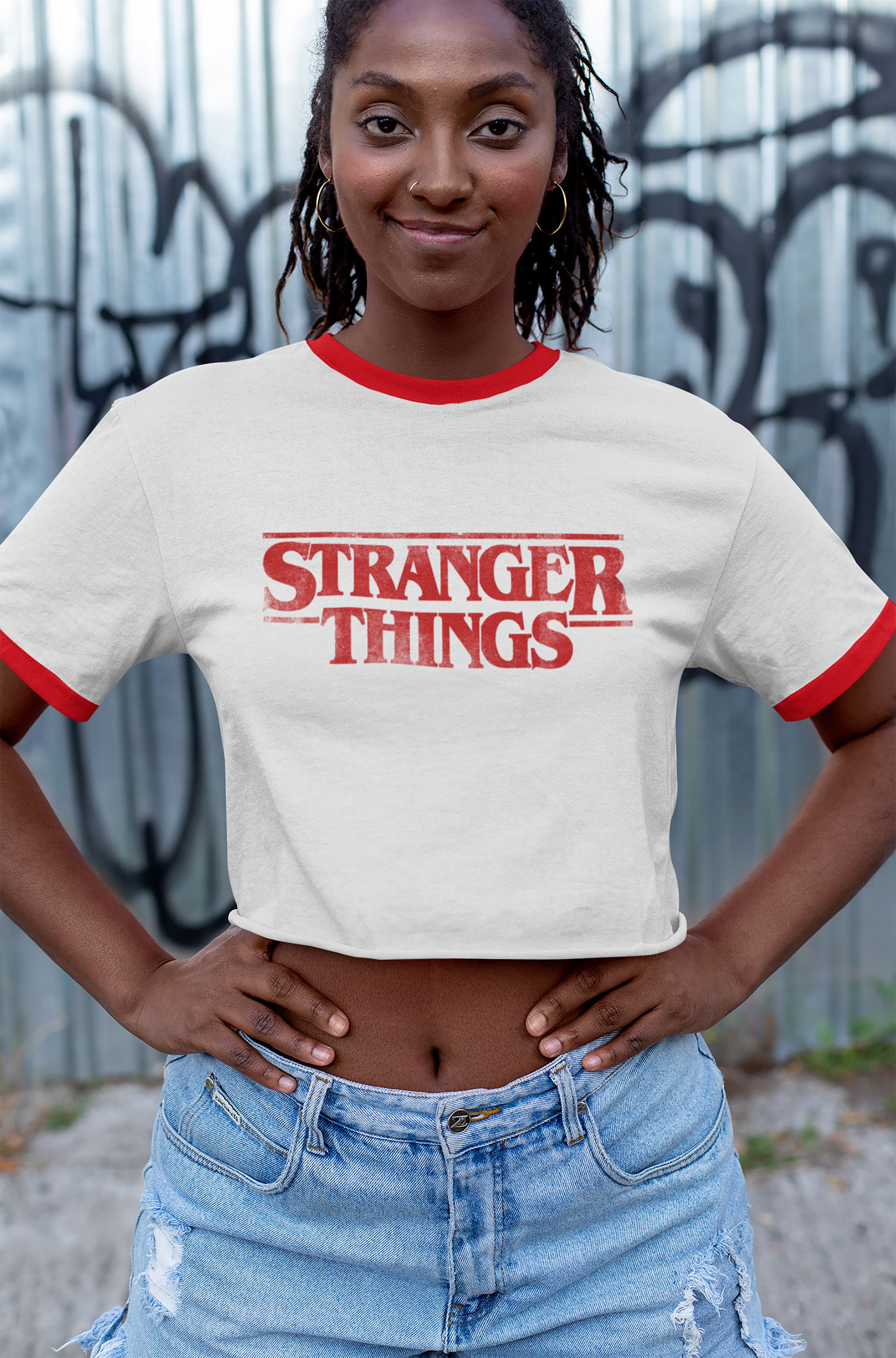 Immagine del prodotto Stranger Things - Crop top con logo distressed bianco