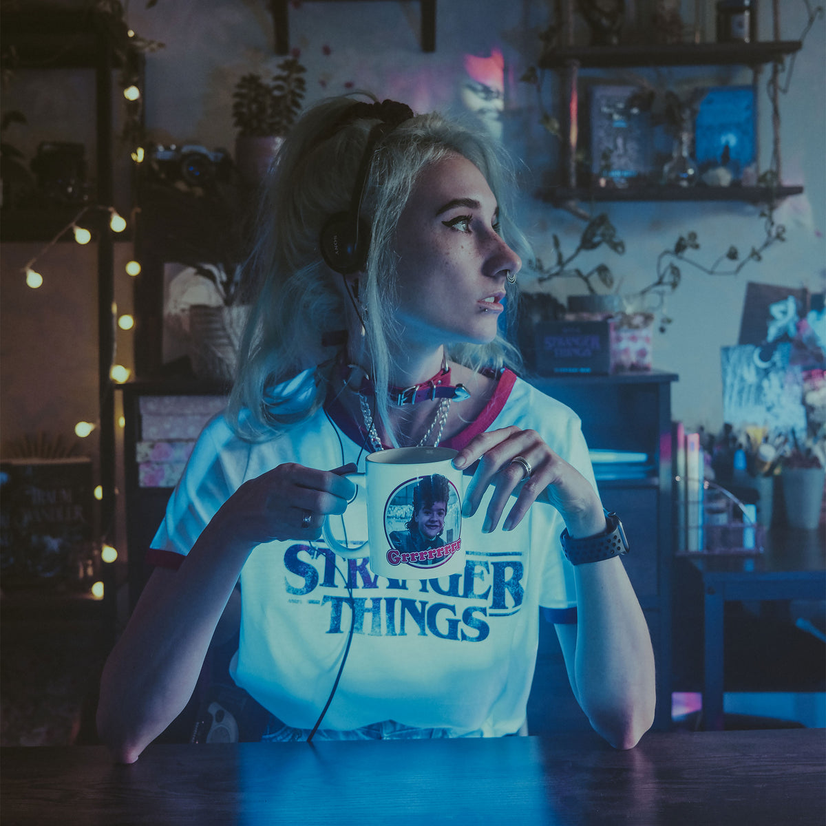 Immagine del prodotto Stranger Things - Crop top con logo distressed bianco