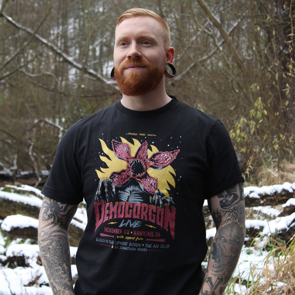 Immagine del prodotto Stranger Things - T-shirt nera con poster live di Demogorgon