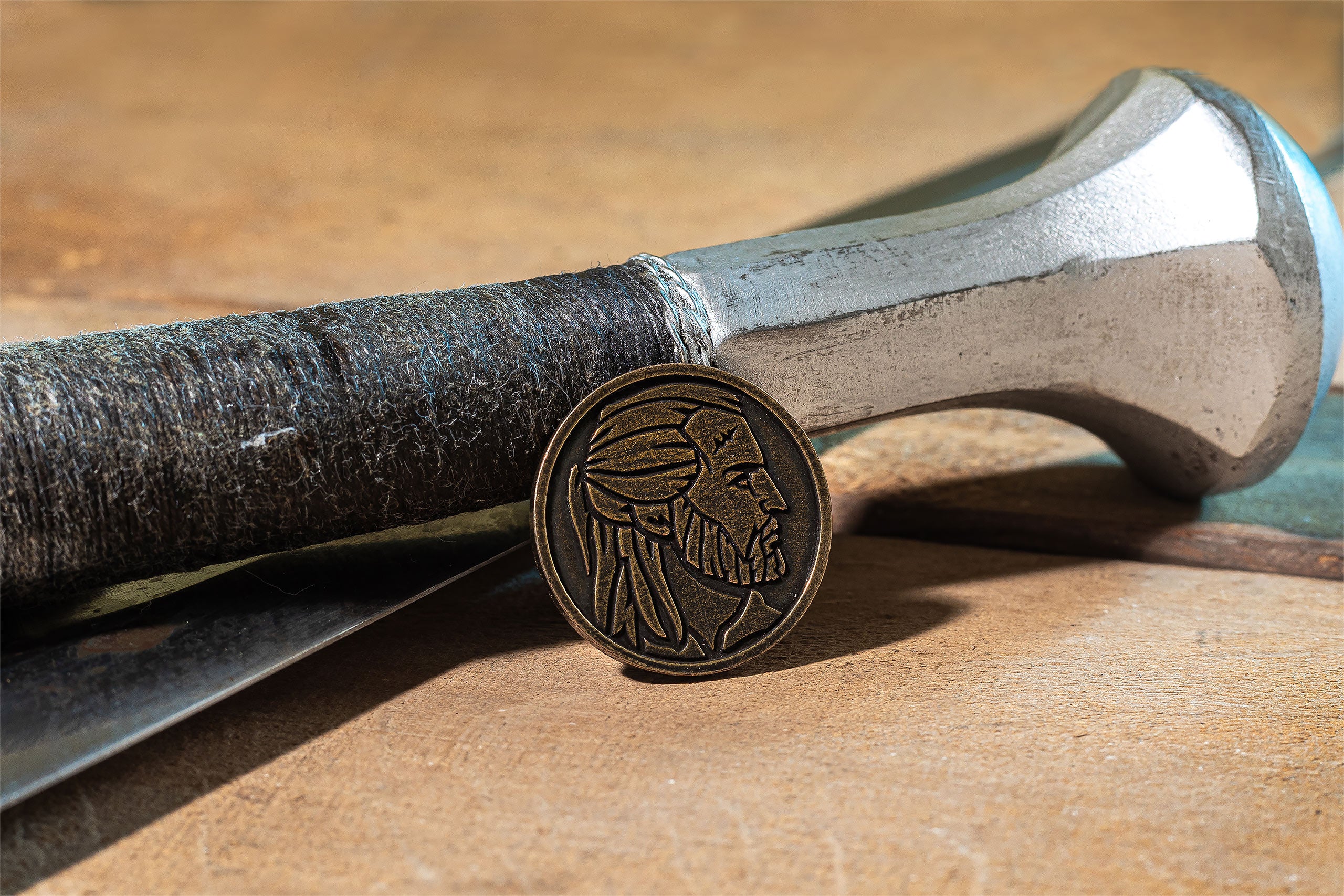 Immagine del prodotto Witcher - Set di dadi RPG Geralt 7 pezzi con moneta da collezione lupo