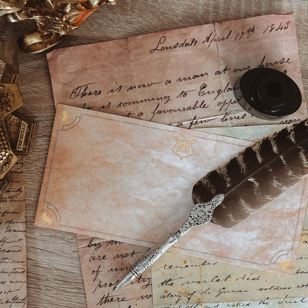 Immagine del prodotto Harry Potter - Penna piuma con set di carta da lettere di Hogwarts