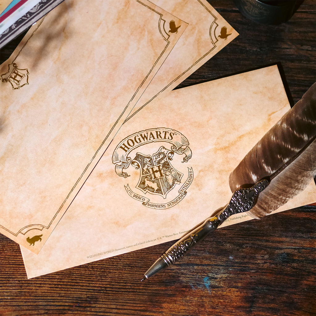 Immagine del prodotto Harry Potter - Penna piuma con set di carta da lettere di Hogwarts