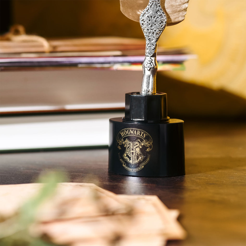 Immagine del prodotto Harry Potter - Penna piuma con set di carta da lettere di Hogwarts