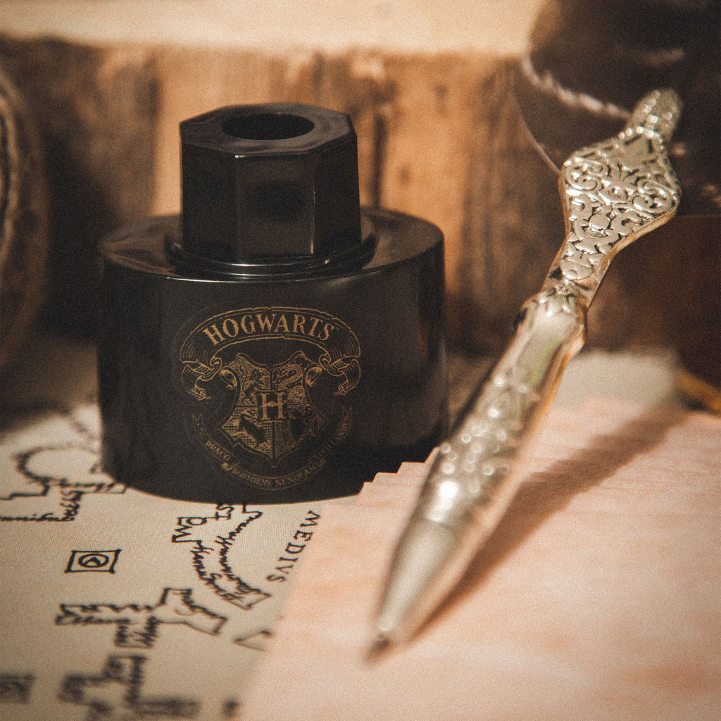Immagine del prodotto Harry Potter - Penna piuma con set di carta da lettere di Hogwarts