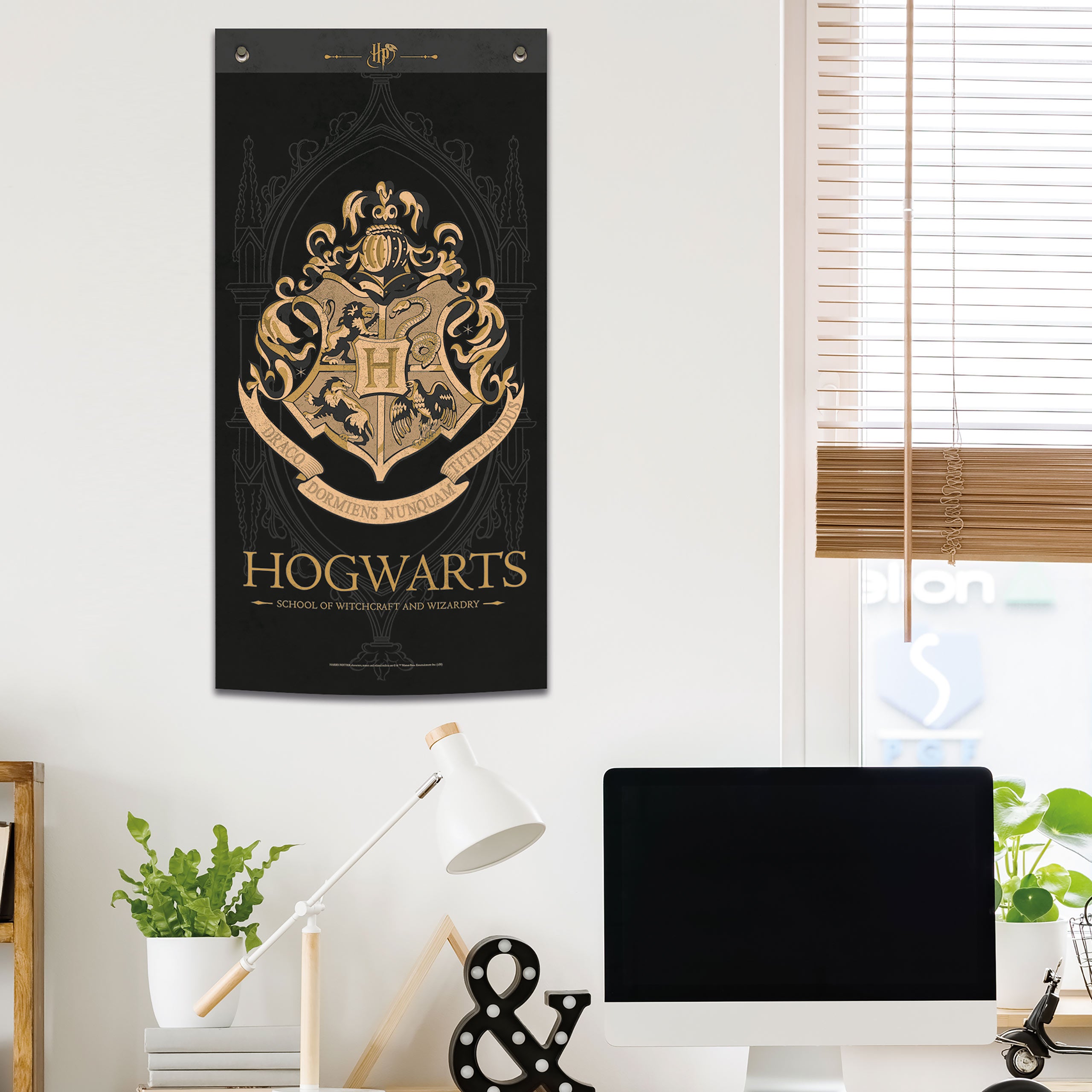 Immagine del prodotto Harry Potter - Pergamena da muro con stemma di Hogwarts nero