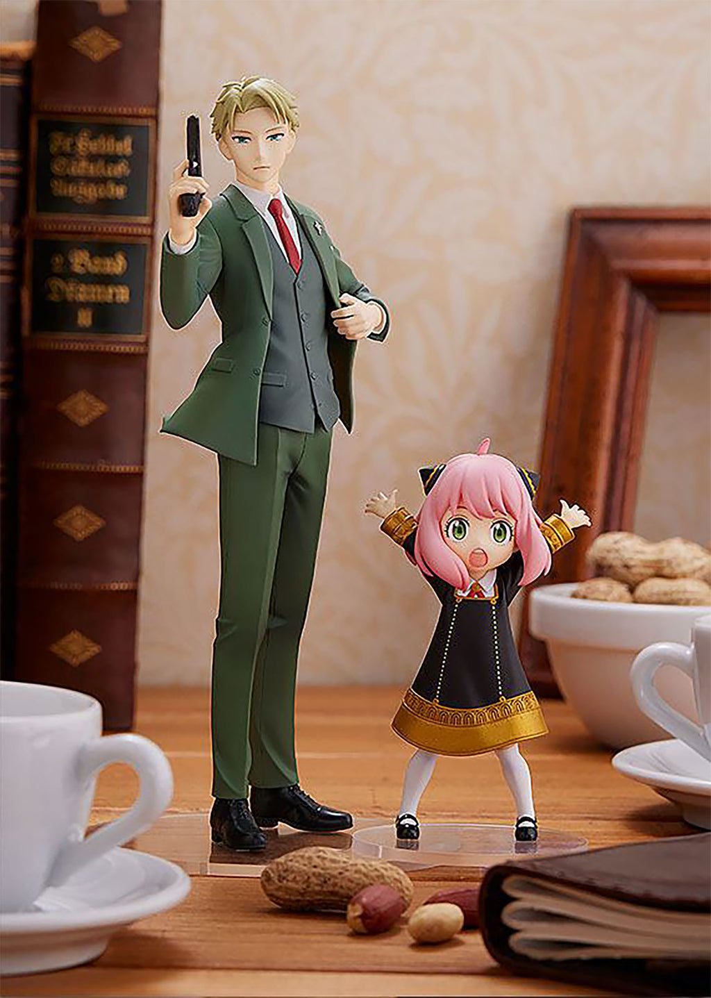 Product image Spy x Family - Loid Forger Figure 17cm