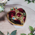Immagine del prodotto Sailor Moon - Replica della spilla Cosmic Heart Compact