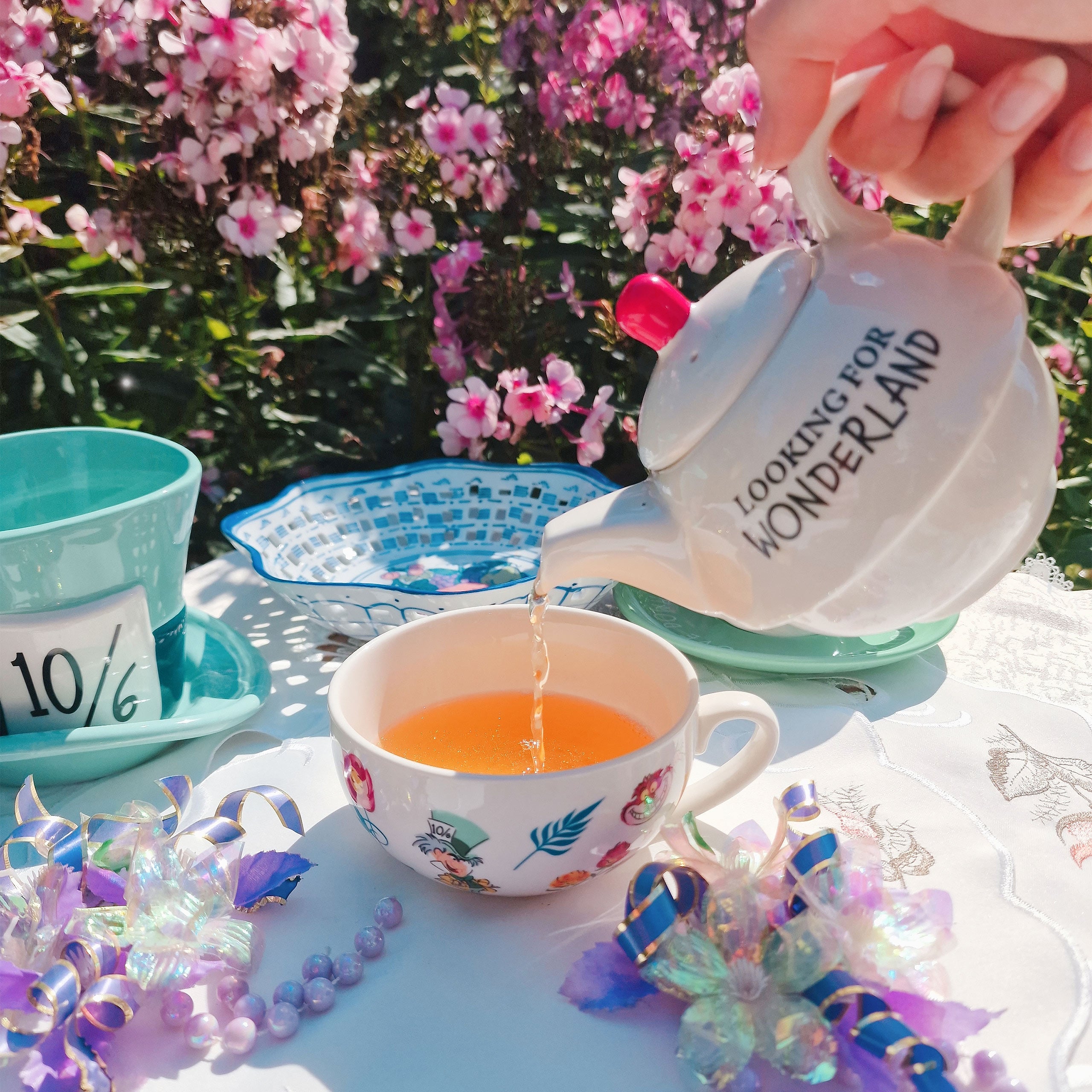 Immagine del prodotto Alice nel paese delle meraviglie - Looking For Wonderland teiera con tazza