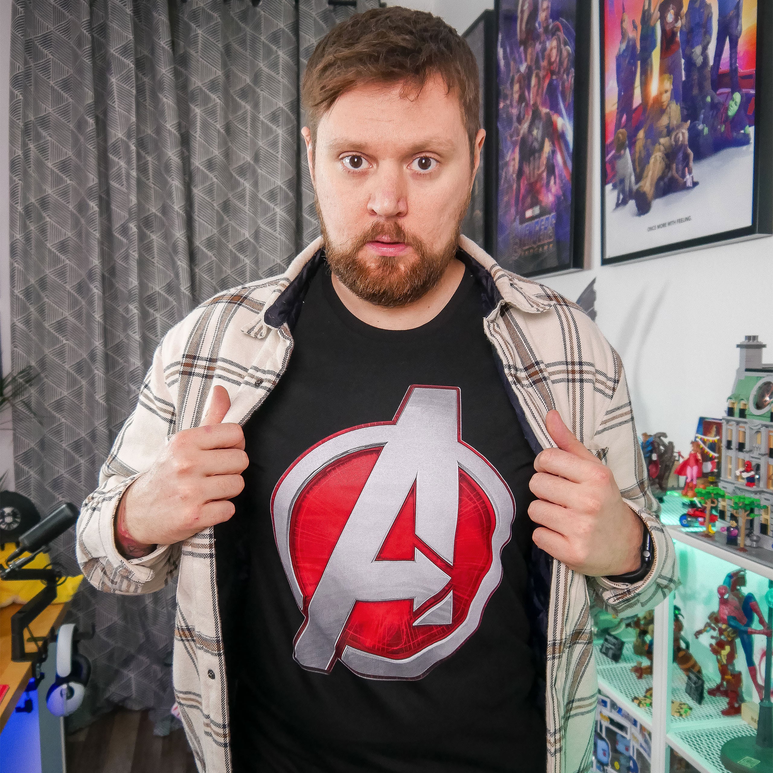 Immagine del prodotto Avengers - T-shirt nera con logo argentato