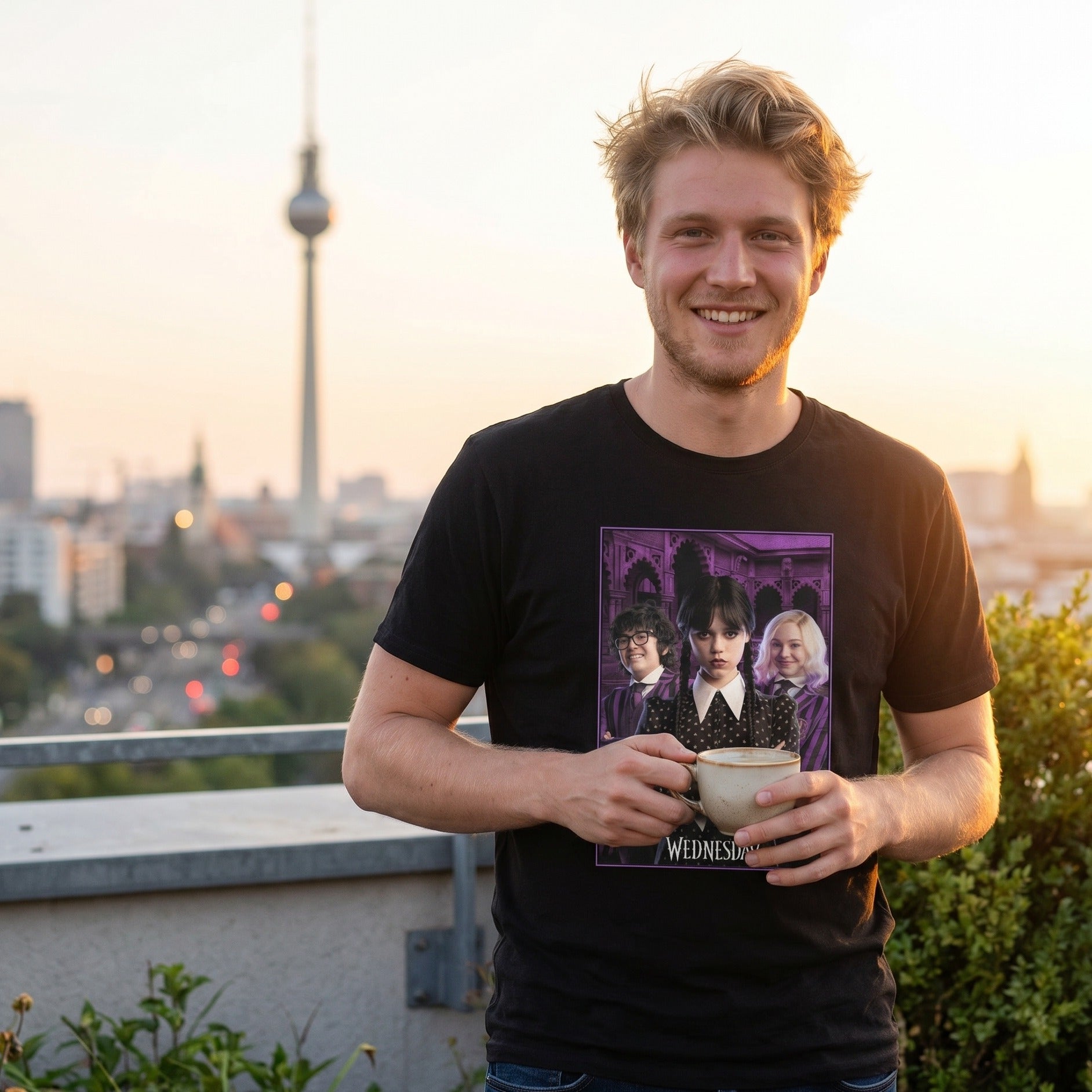 Immagine del prodotto T-shirt nera con collage di Wednesday, Enid e Eugene