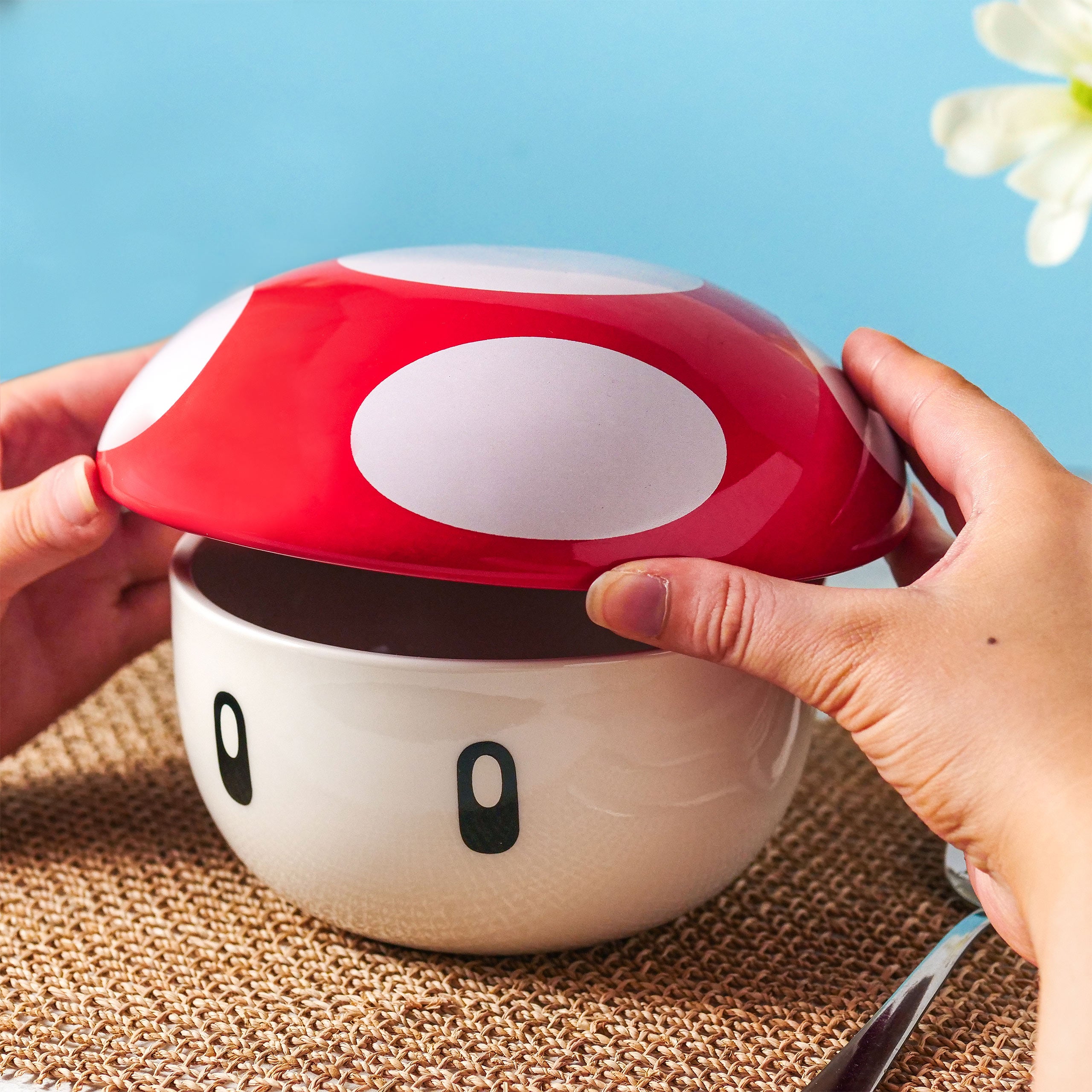 Immagine del prodotto Ciotola Super-Fungo con coperchio per fan di Super Mario