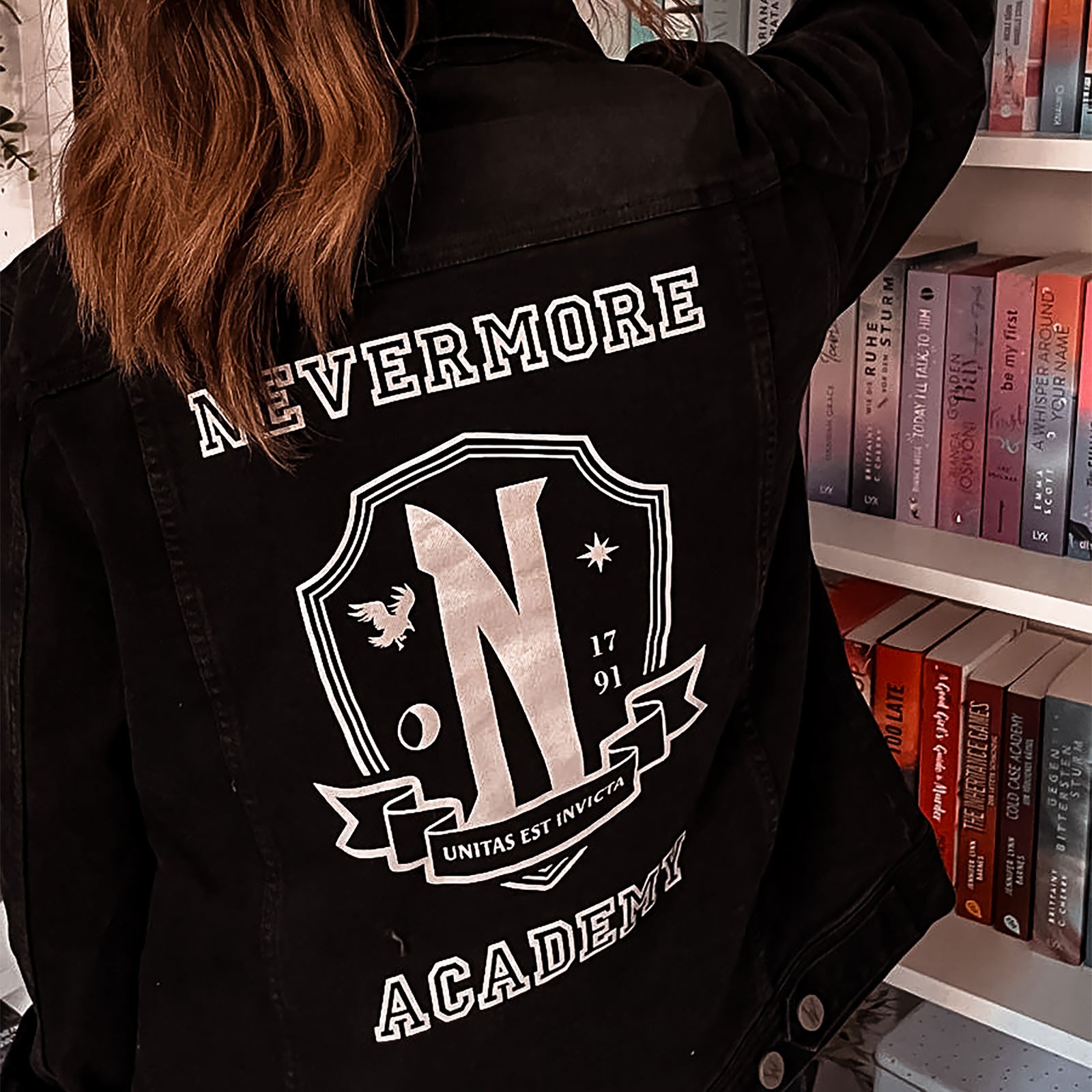 Immagine del prodotto Mercoledì - Giacca di jeans Nevermore Academy nera