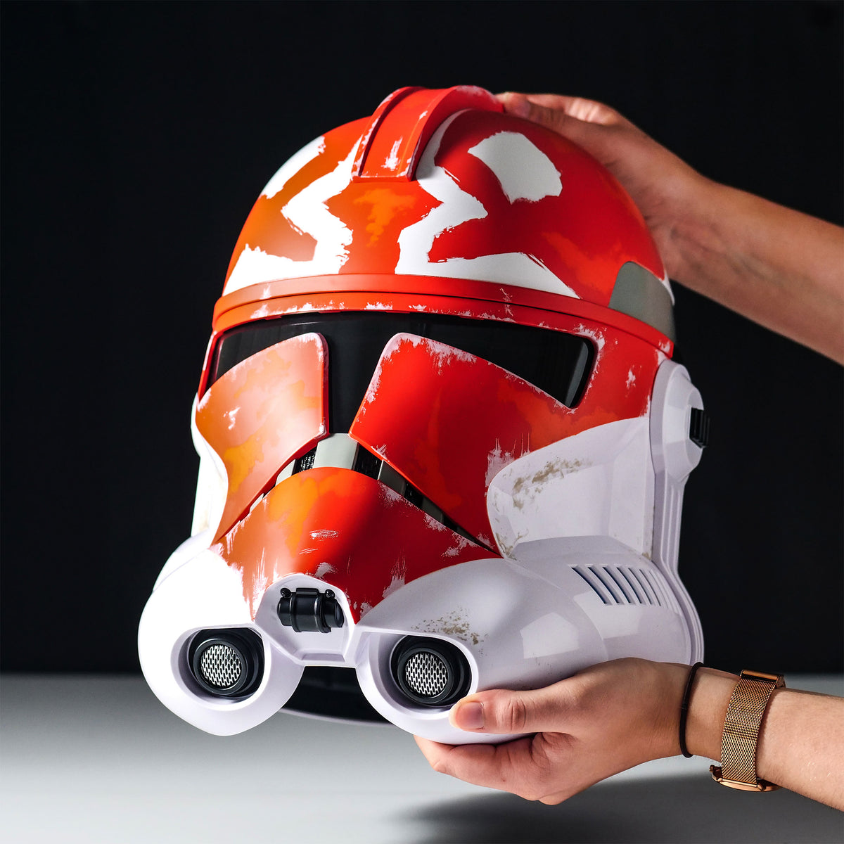 Immagine del prodotto Replica premium del casco del Clone Trooper 332nd di Ahsoka Tano con distortore di voce - Star Wars