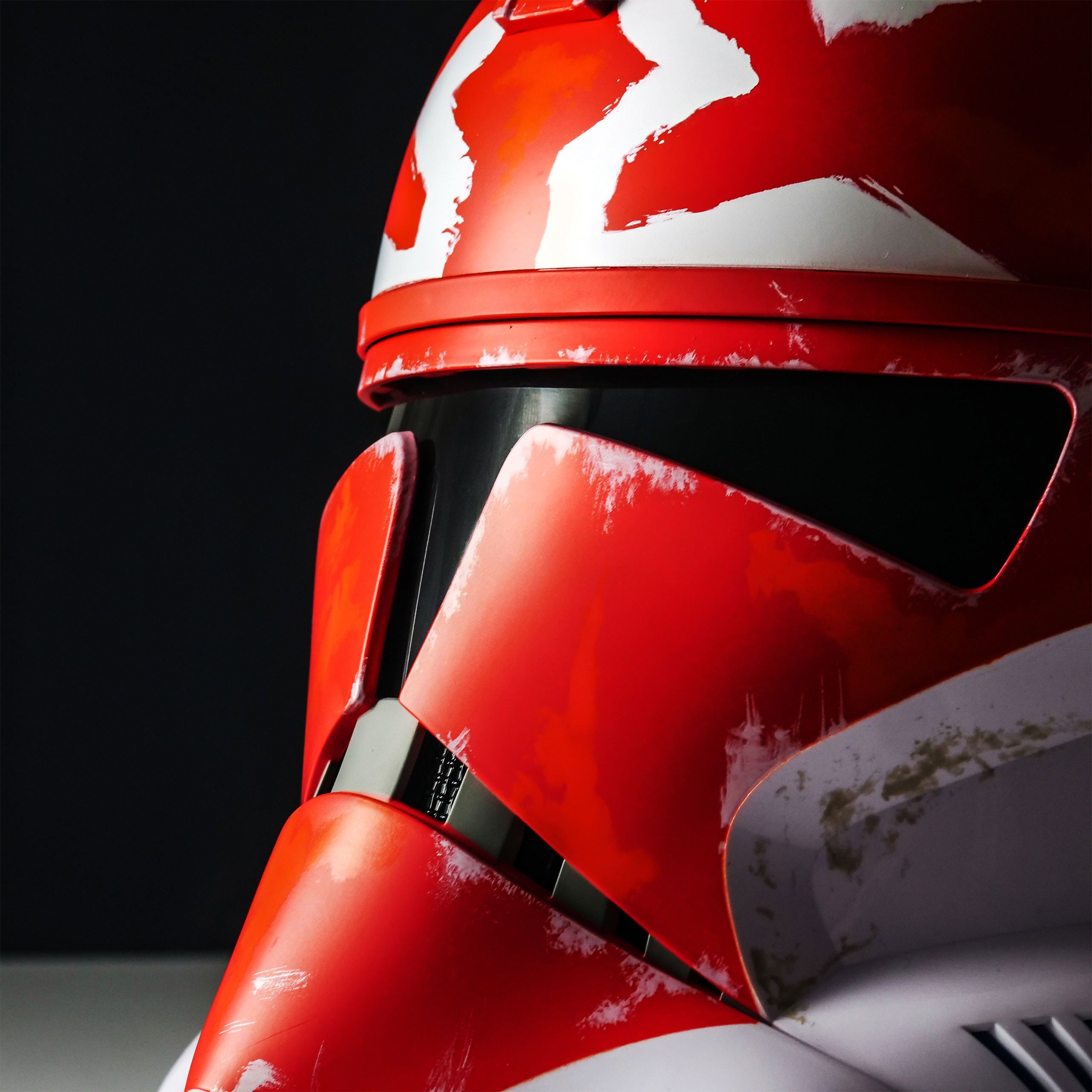 Immagine del prodotto Replica premium del casco del Clone Trooper 332nd di Ahsoka Tano con distortore di voce - Star Wars