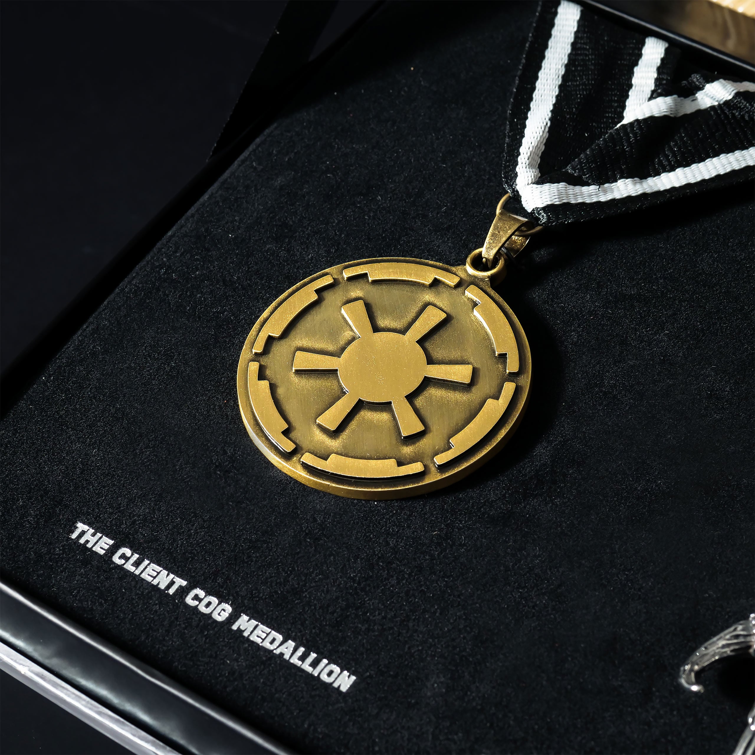 Immagine del prodotto Set di Gioielli Deluxe Cacciatore di Taglie Mandaloriano - Star Wars The Mandalorian