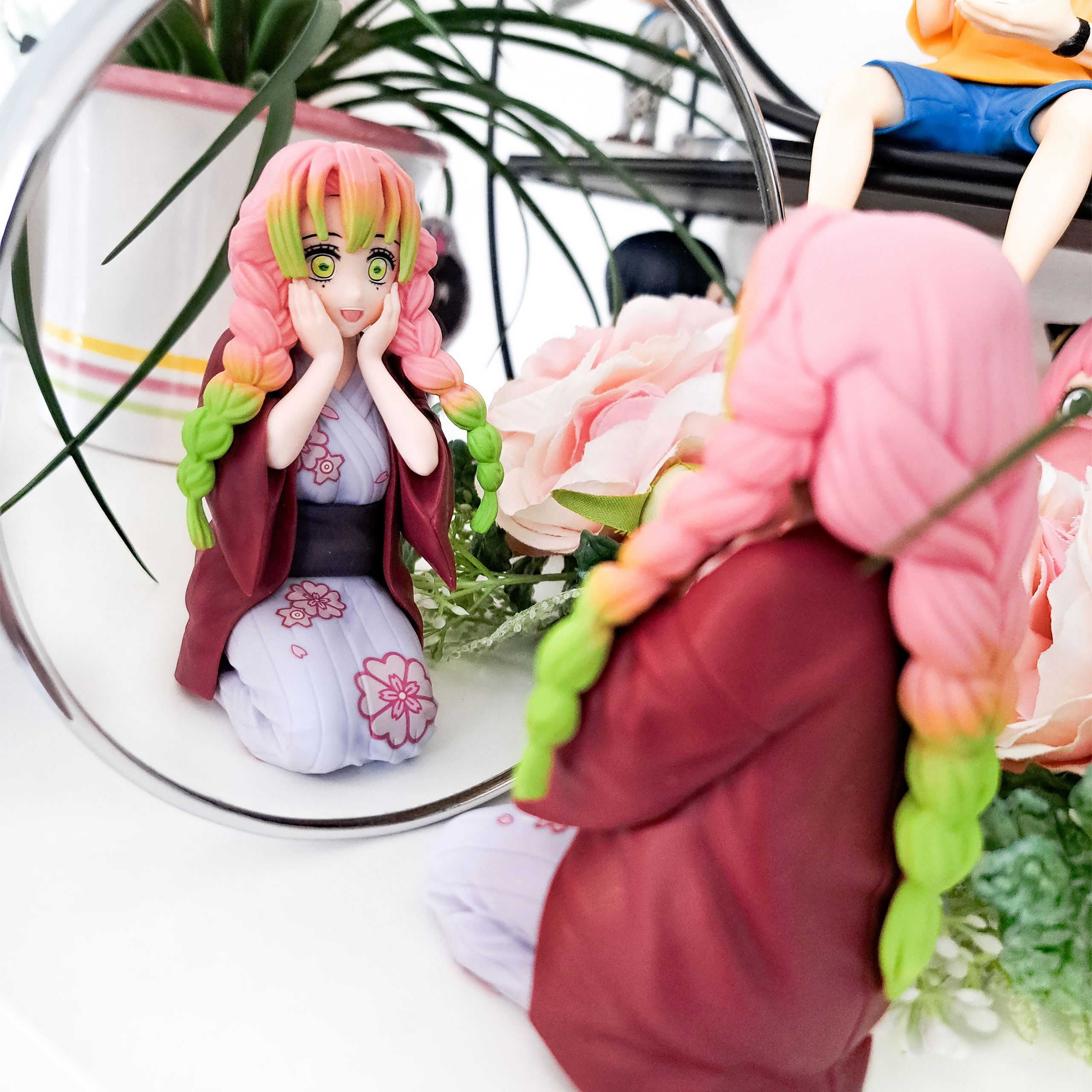 Product image Demon Slayer - Mitsuri Kanroji Swordsmith Village Arc Perching Figure