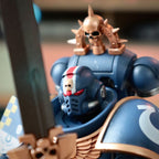Immagine del prodotto Warhammer 40k - Tenente degli Ultramarines con Figura d'Azione Pugno di Potere 1:18