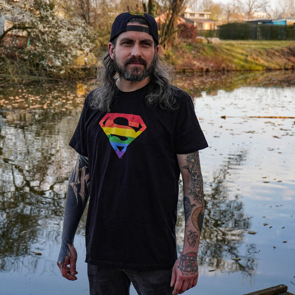 Immagine del prodotto Superman - T-shirt nera con logo Pride