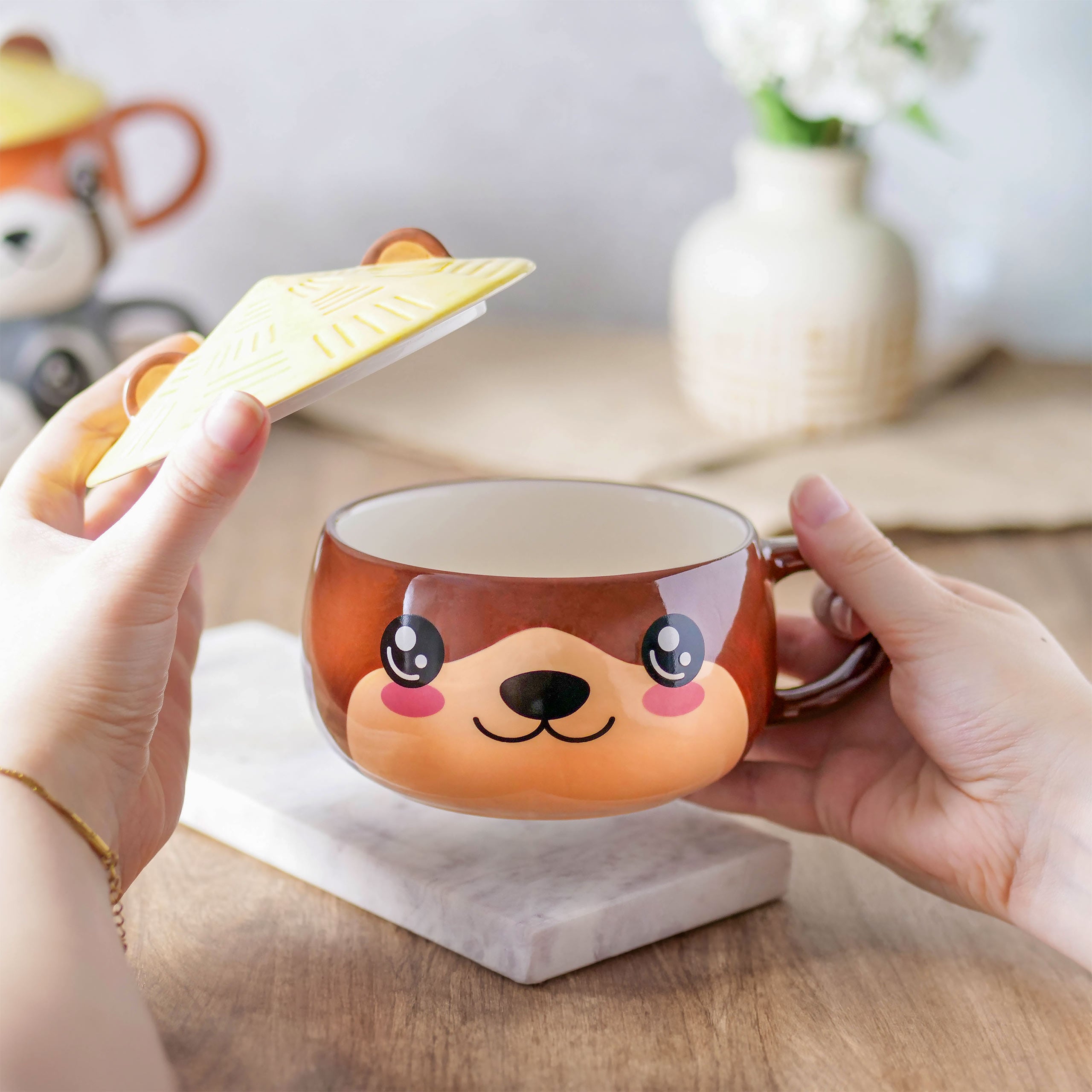 Immagine del prodotto Tazza Kawaii di Lontra con coperchio per fan dell'Anime