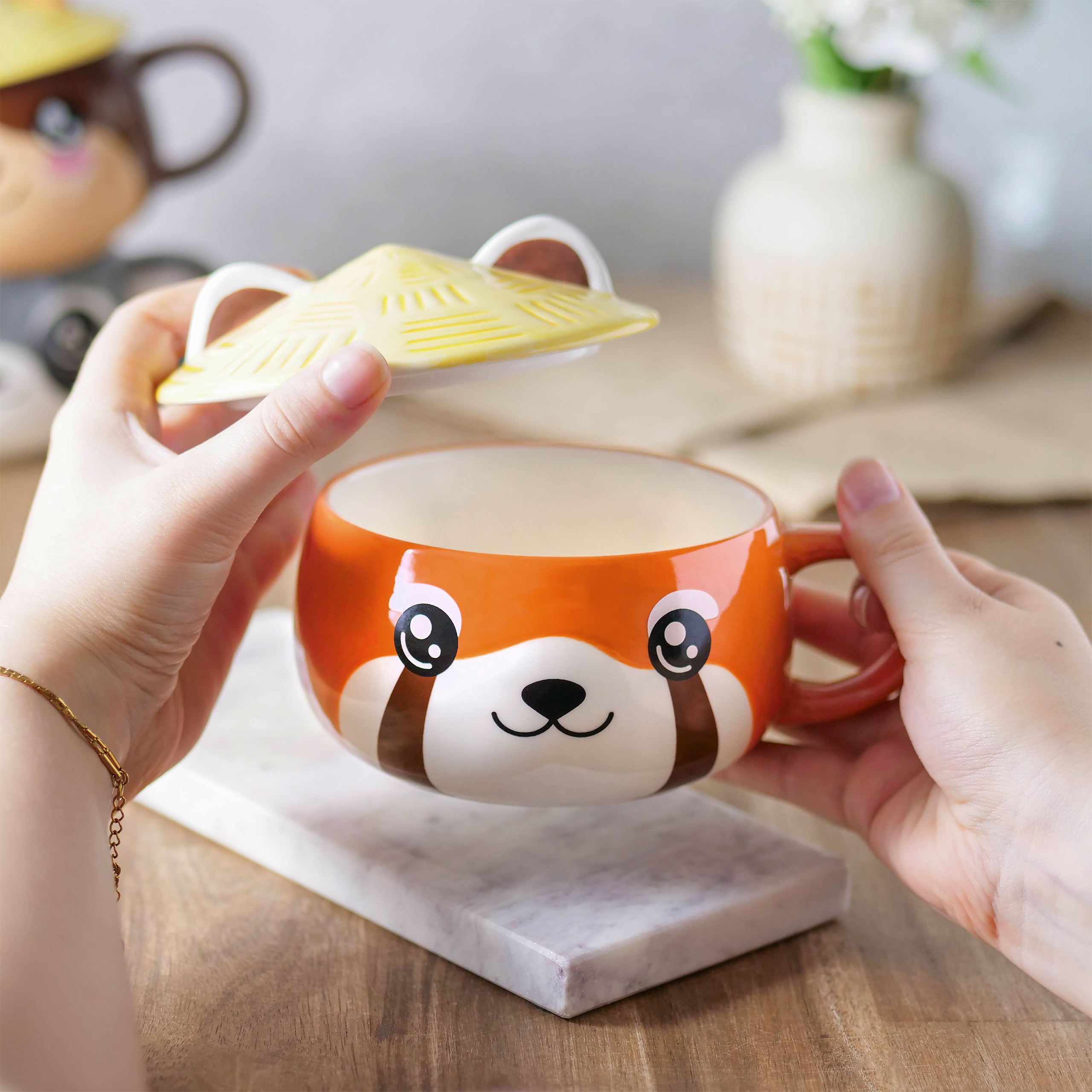 Immagine del prodotto Tazza Kawaii di Panda Rosso con coperchio per fan dell'Anime