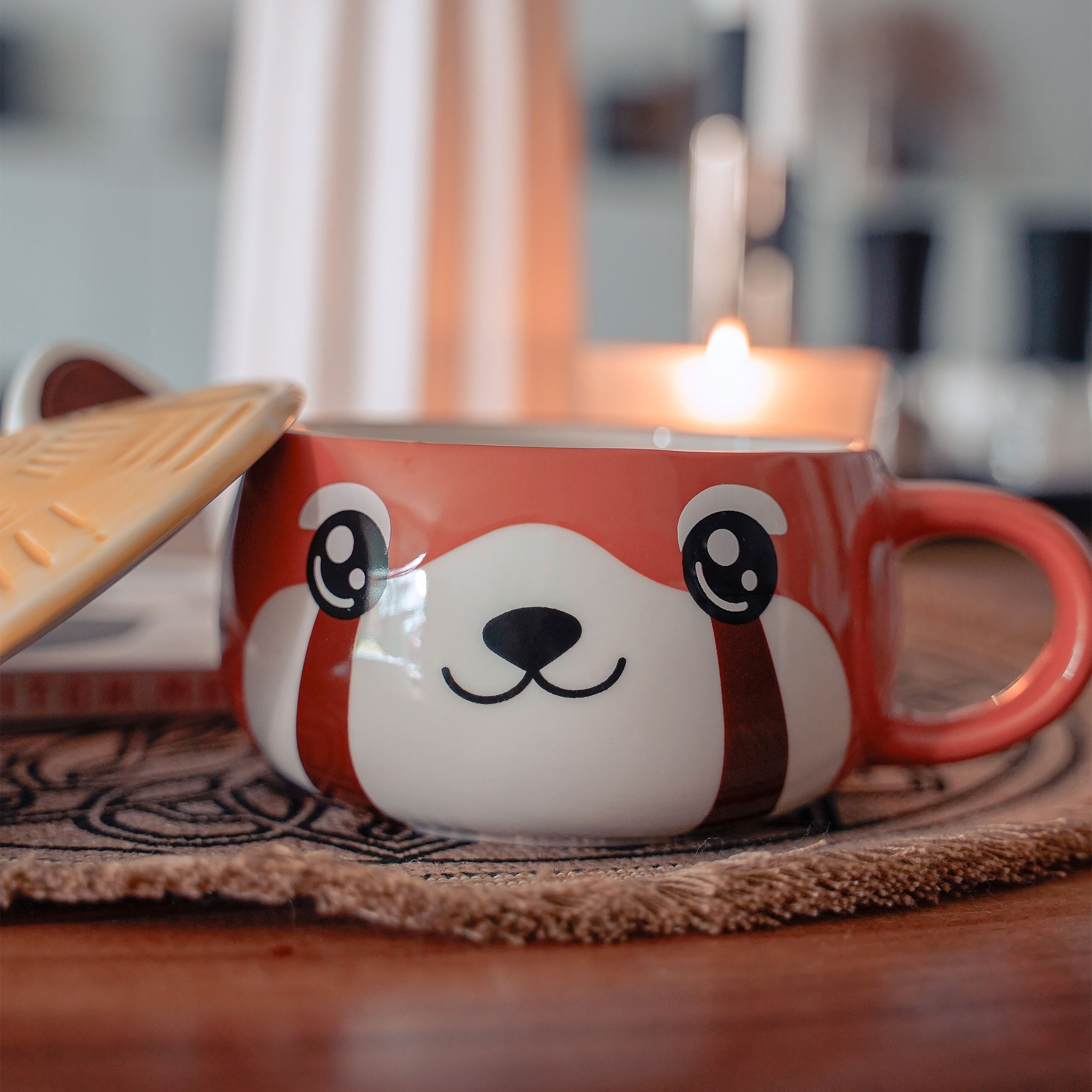 Immagine del prodotto Tazza Kawaii di Panda Rosso con coperchio per fan dell'Anime