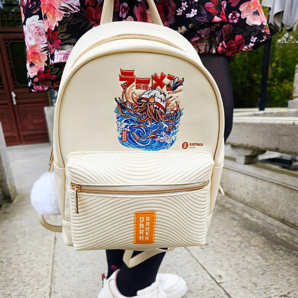 Immagine del prodotto Ilustrata - Zaino Dark Ramen con ciondolo Pom Pom beige