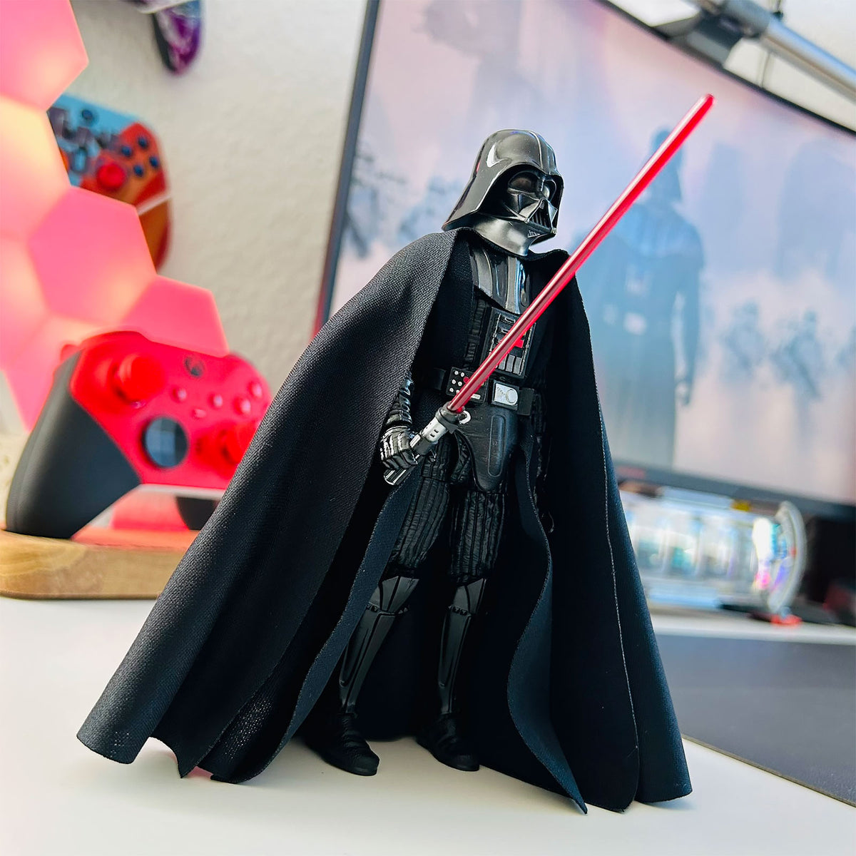 Immagine del prodotto Star Wars - Darth Vader con spada laser Serie Nera Action figure