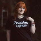 Immagine del prodotto T-shirt Astarion Approves per fan di Baldur's Gate