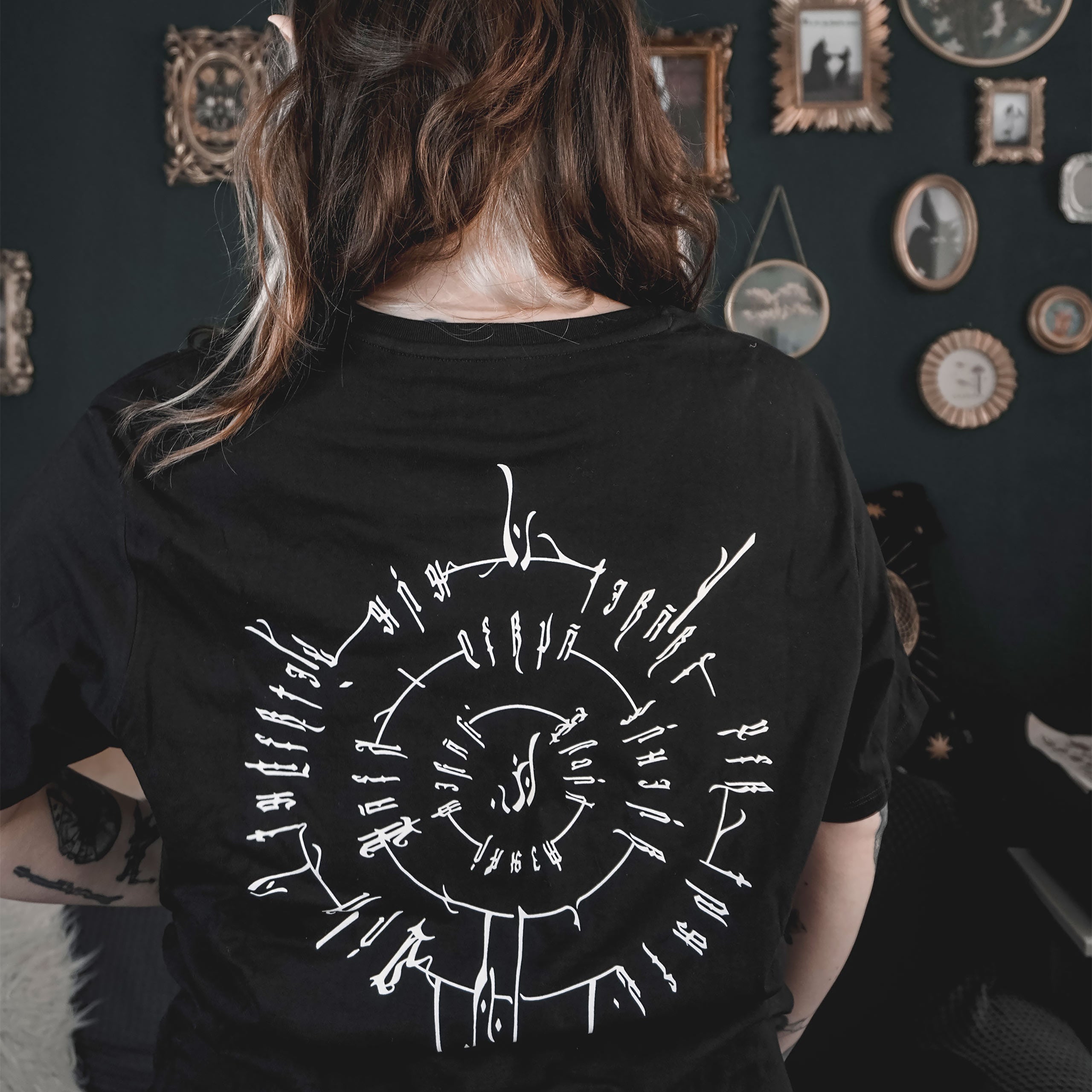 Immagine del prodotto T-shirt Astarion Approves per fan di Baldur's Gate