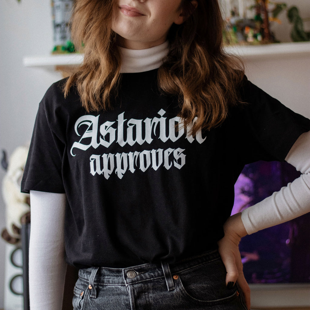 Immagine del prodotto T-shirt Astarion Approves per fan di Baldur's Gate