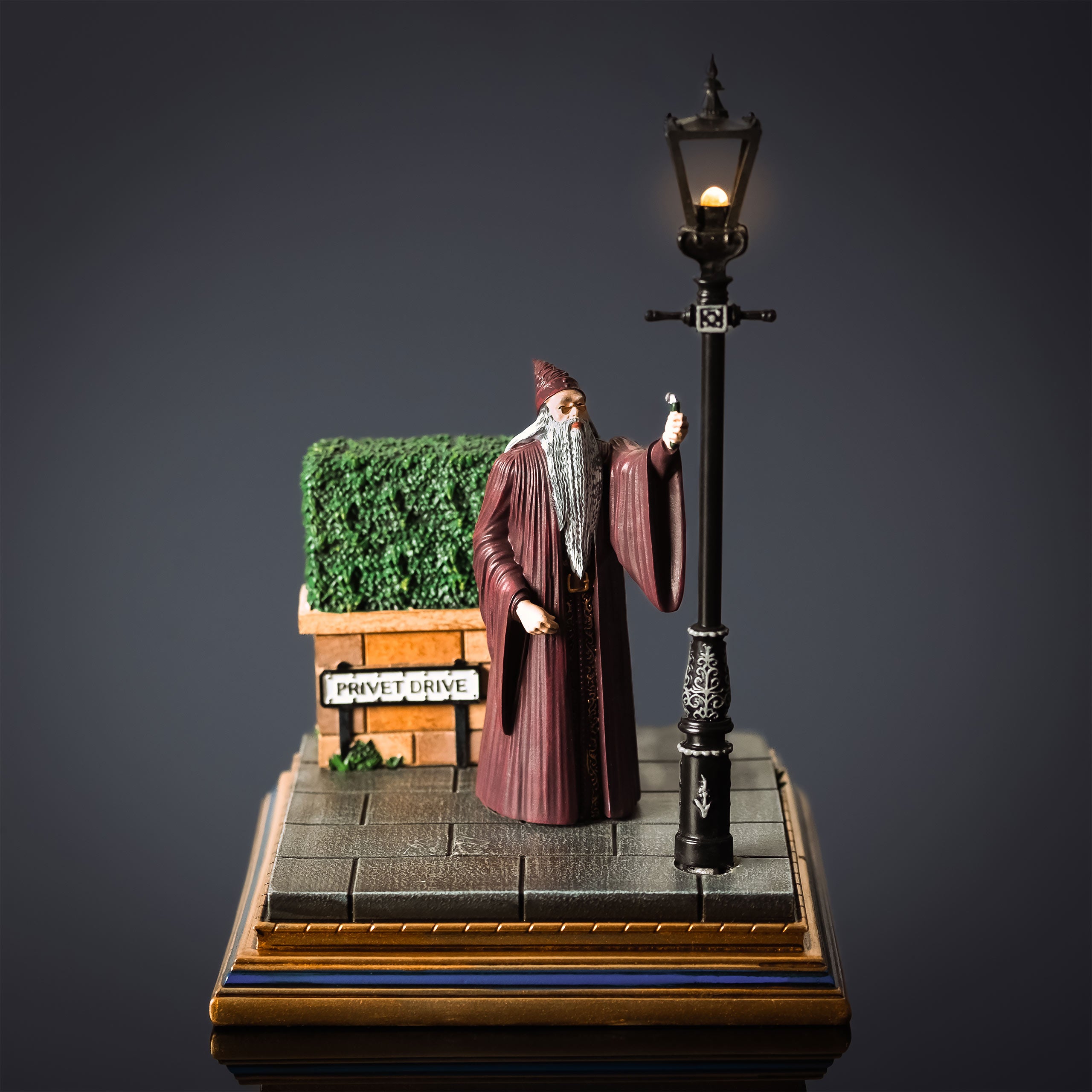 Immagine del prodotto Harry Potter - Figura Diorama Dumbledore Privet Drive con Luce