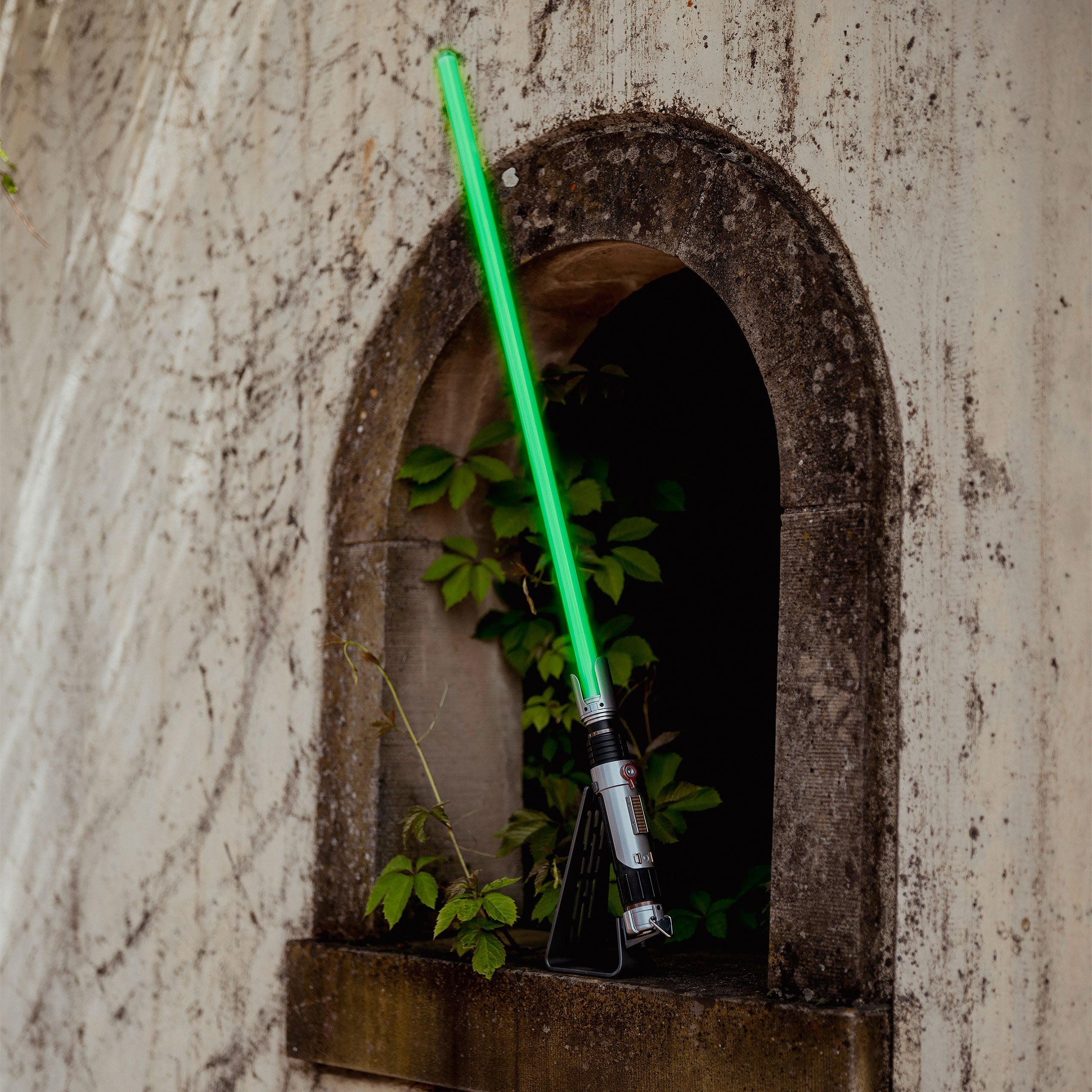 Immagine del prodotto Star Wars Ahsoka - Sabine Wren Force FX Elite Black Series Spada Laser