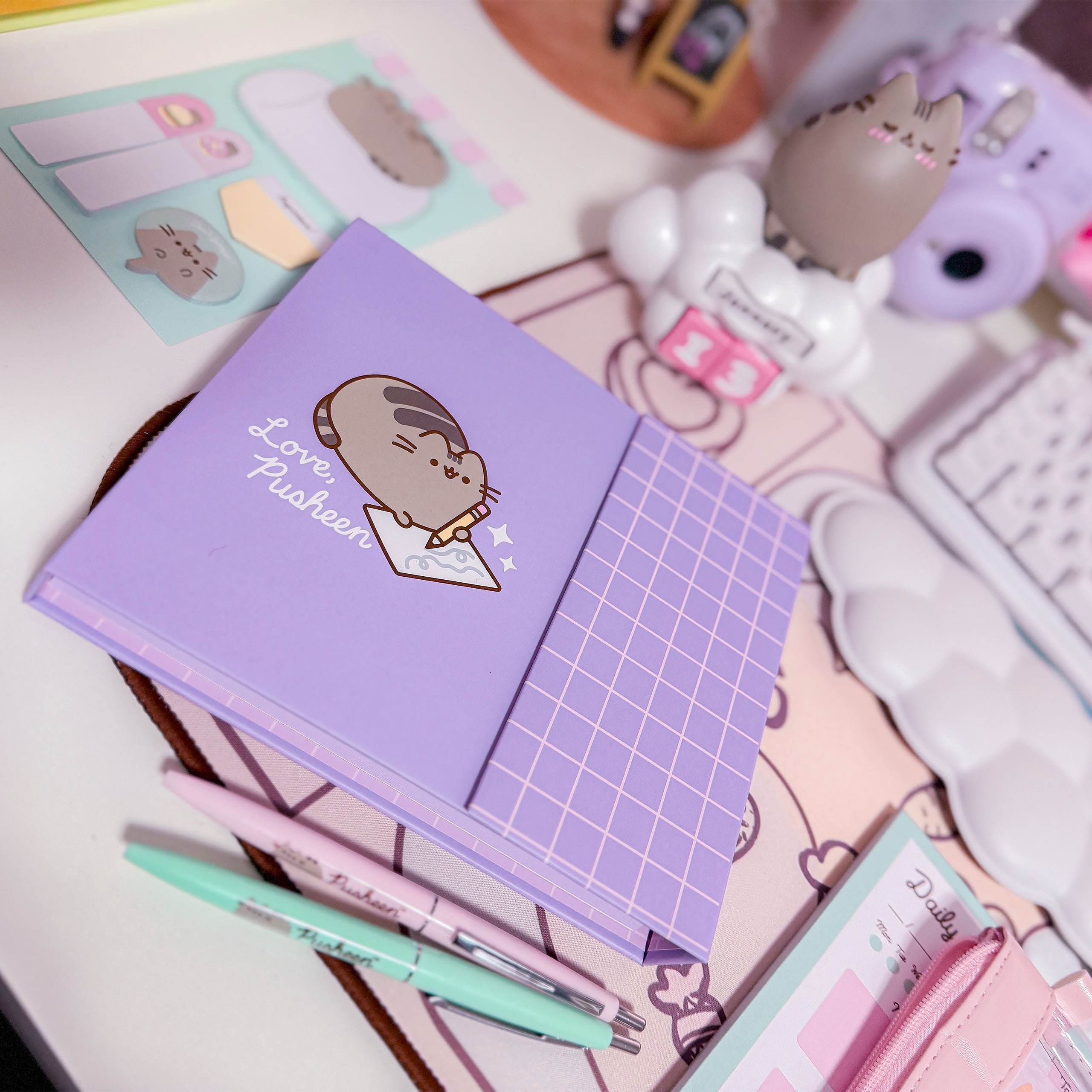 Product image Pusheen - Love Pusheen Weekly Planner