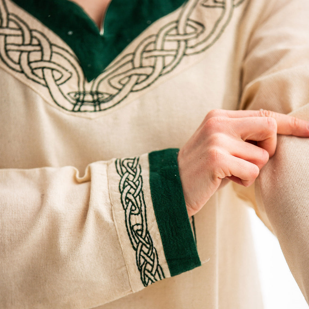 Immagine del prodotto Abito medievale con ricamo beige-verde