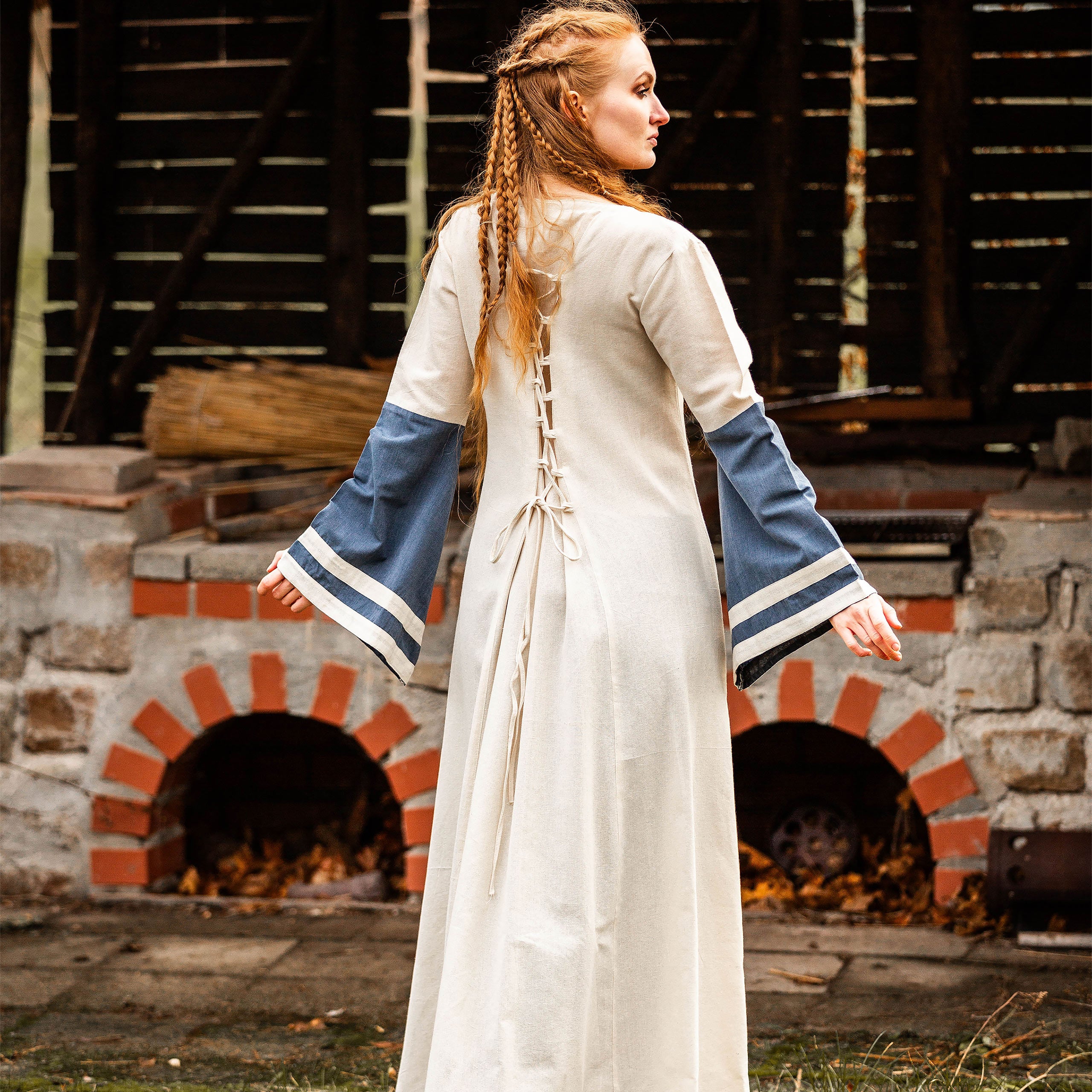 Immagine del prodotto Vestito medievale con maniche a tromba blu-naturale