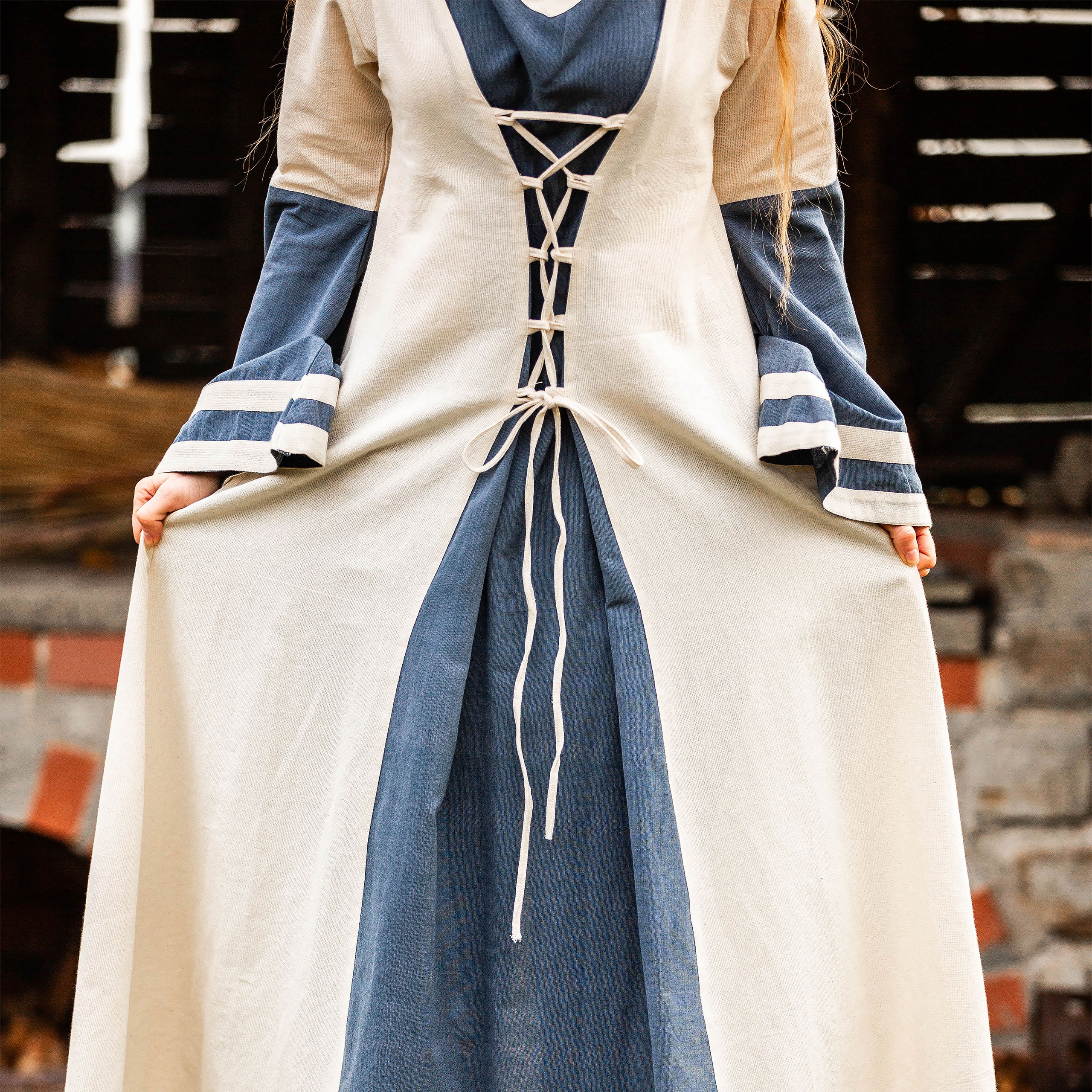 Immagine del prodotto Vestito medievale con maniche a tromba blu-naturale