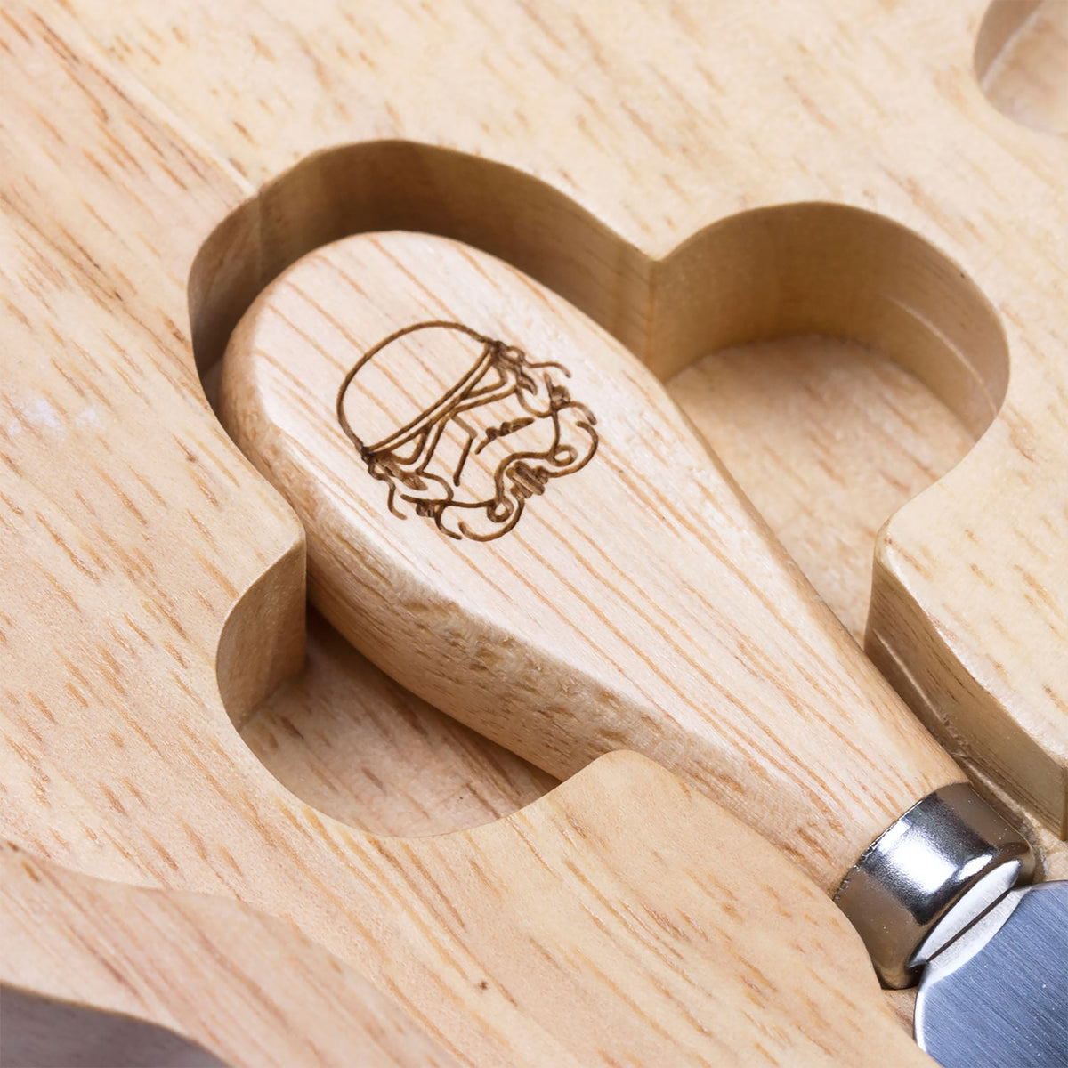 Immagine del prodotto Tagliere per formaggi Stormtrooper originale incluso set di coltelli per i fan di Star Wars