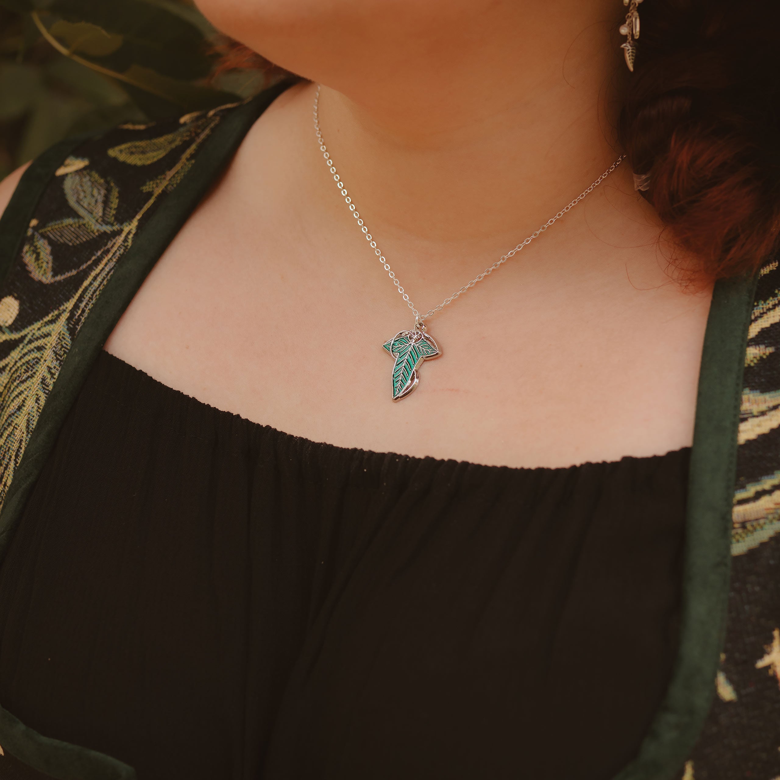 Immagine del prodotto Collana con spilla a foglia - Il signore degli anelli