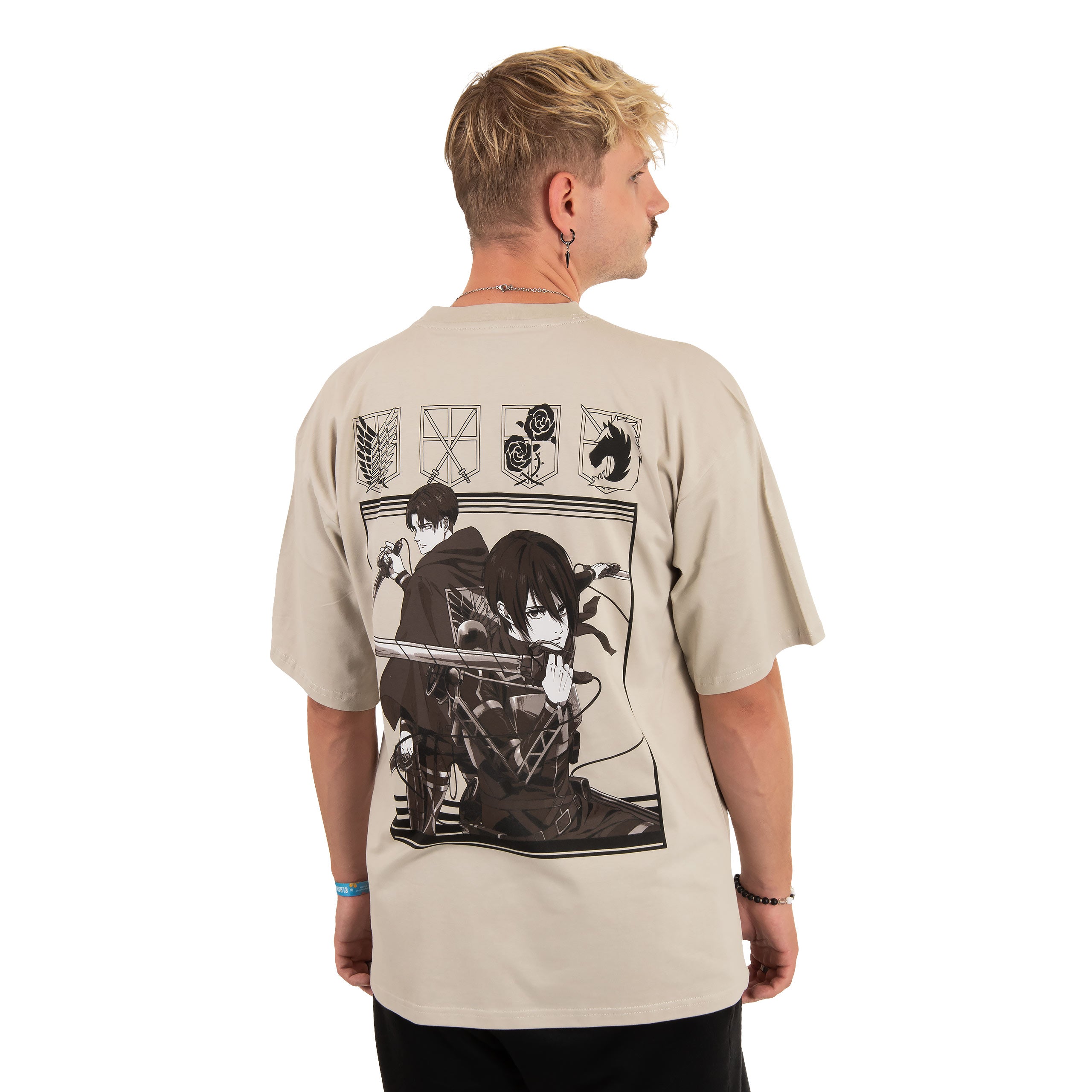 Immagine del prodotto Attack on Titan - T-shirt oversize beige di gruppo
