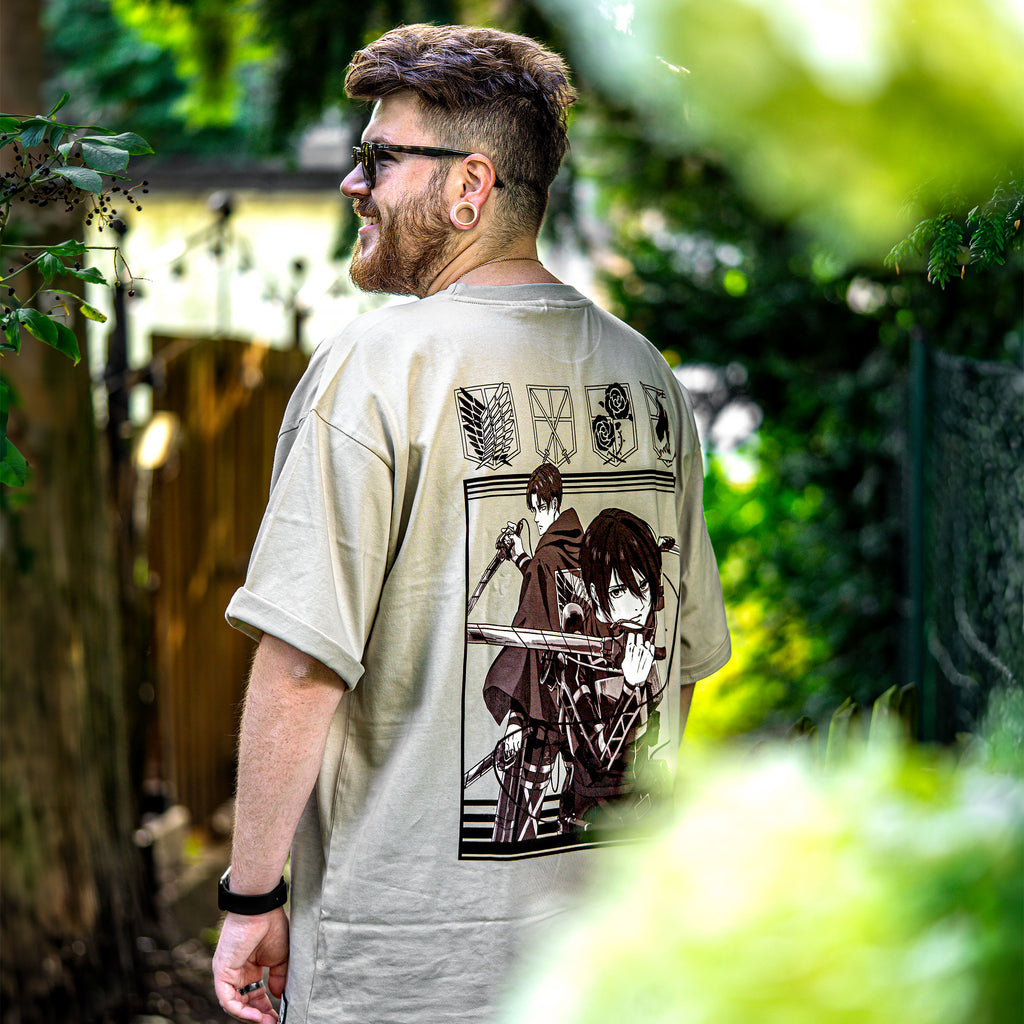 Immagine del prodotto Attack on Titan - T-shirt oversize beige di gruppo