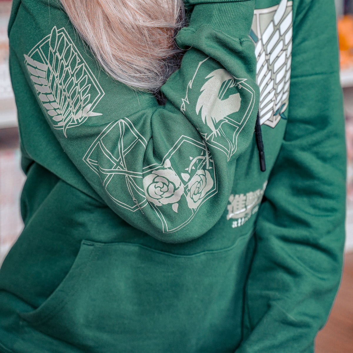 Immagine del prodotto Felpa militare verde con simbolo scout - Attack on Titan
