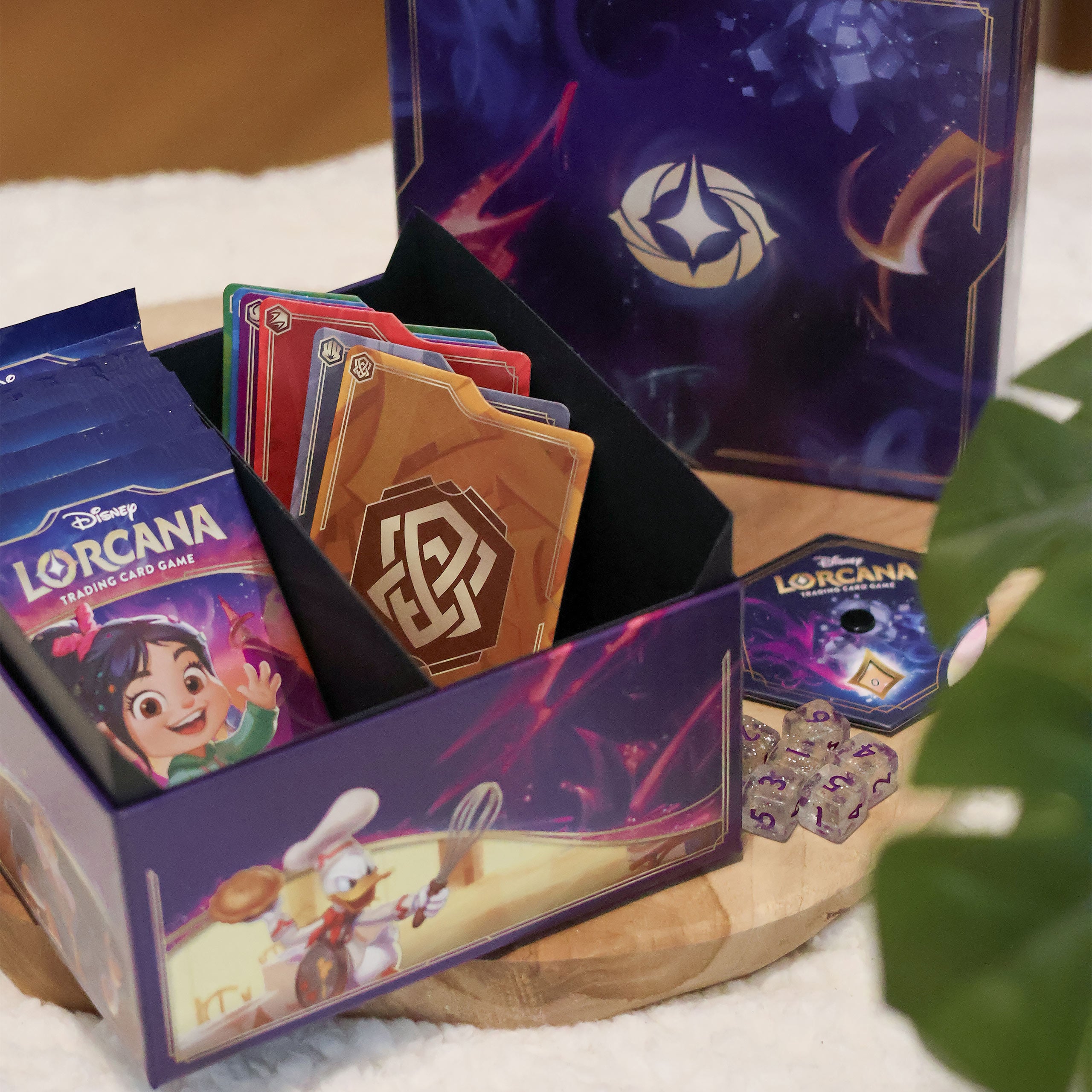 Immagine del prodotto Disney Lorcana Cofanetto del Tesoro dei Luminari - Gioco di Carte Collezionabili Luci del Cielo
