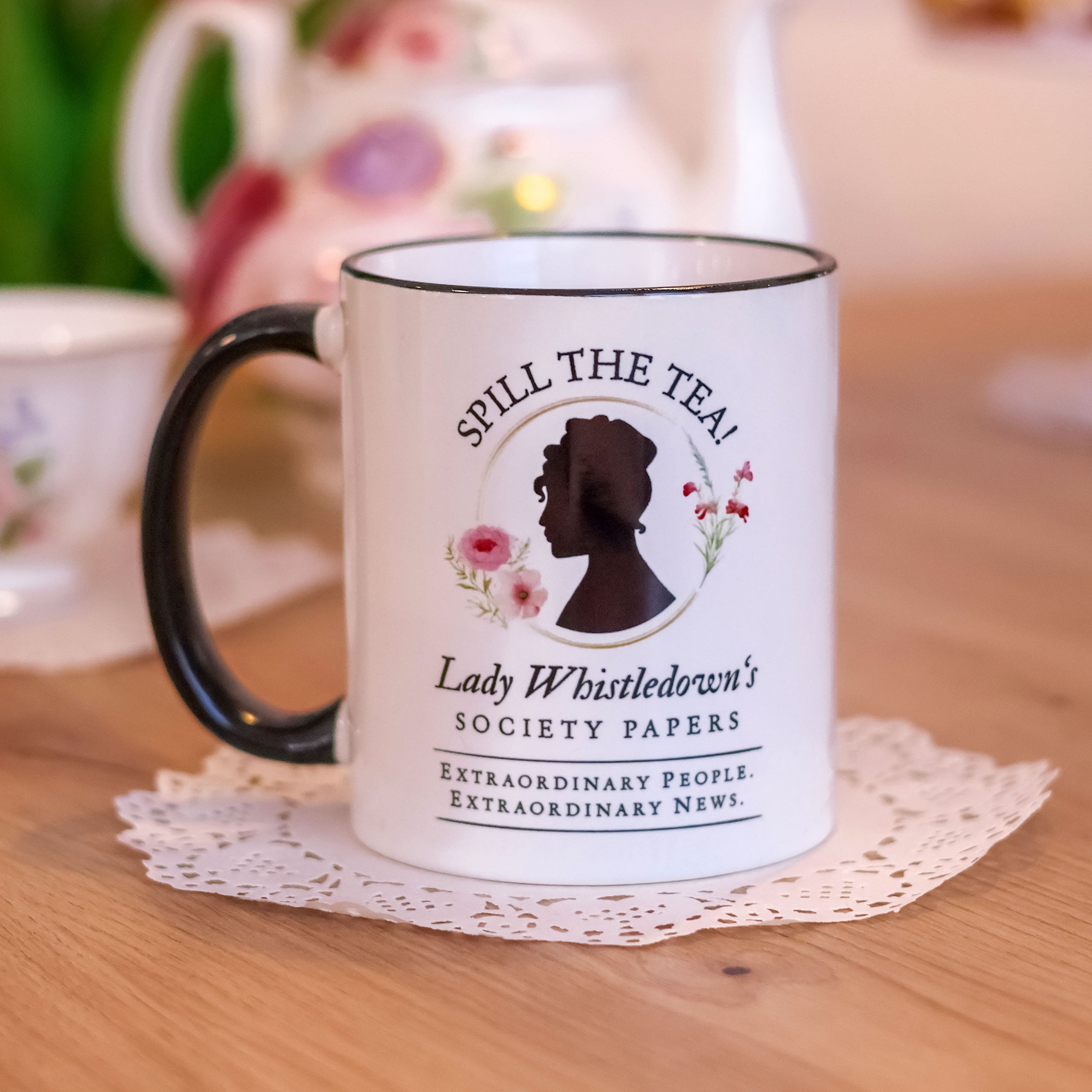 Immagine del prodotto Spill the Tea! Tazza Society Papers per i fan di Bridgerton