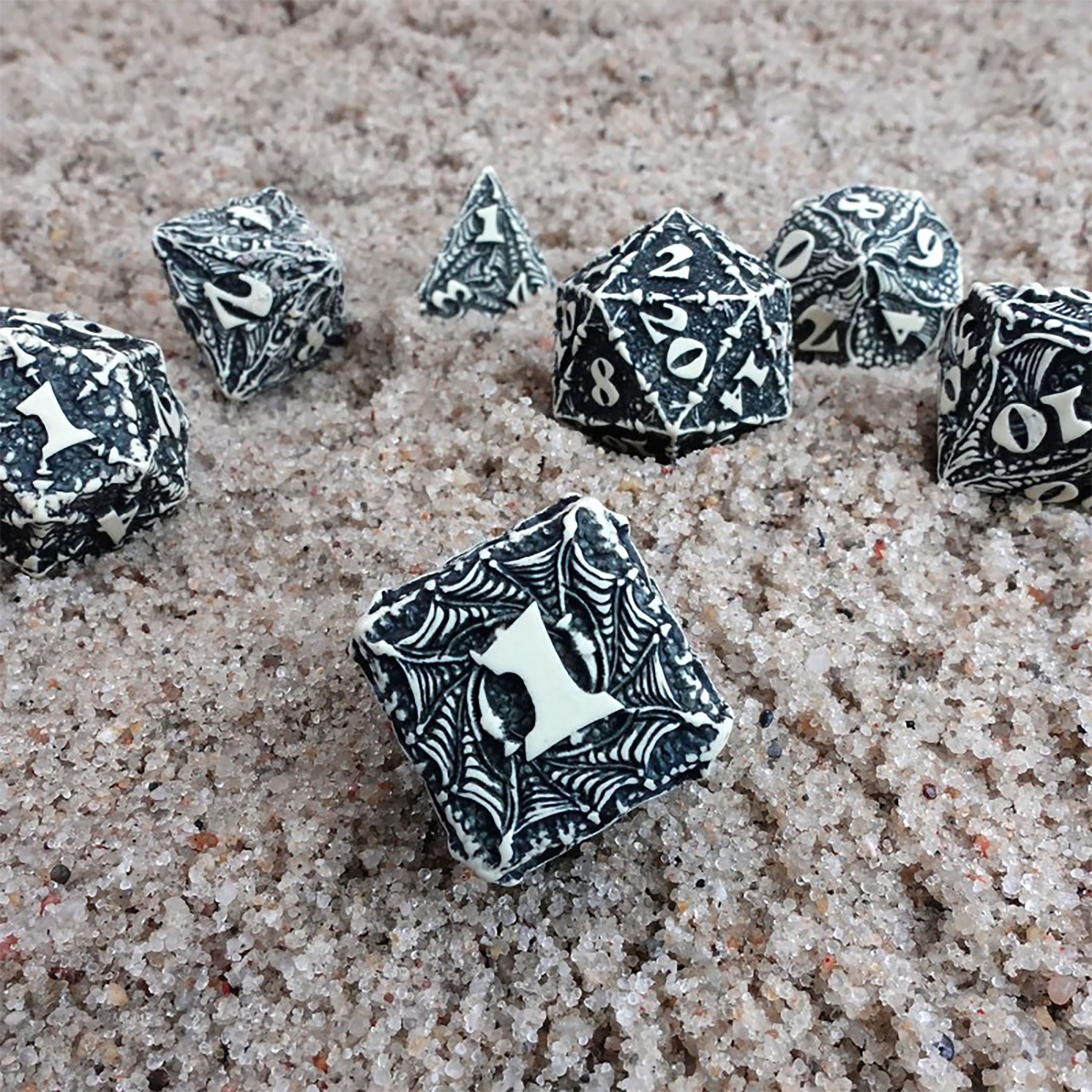 Immagine del prodotto Dracopolis - Il set di dadi Blackfang Scandinavo 7pcs