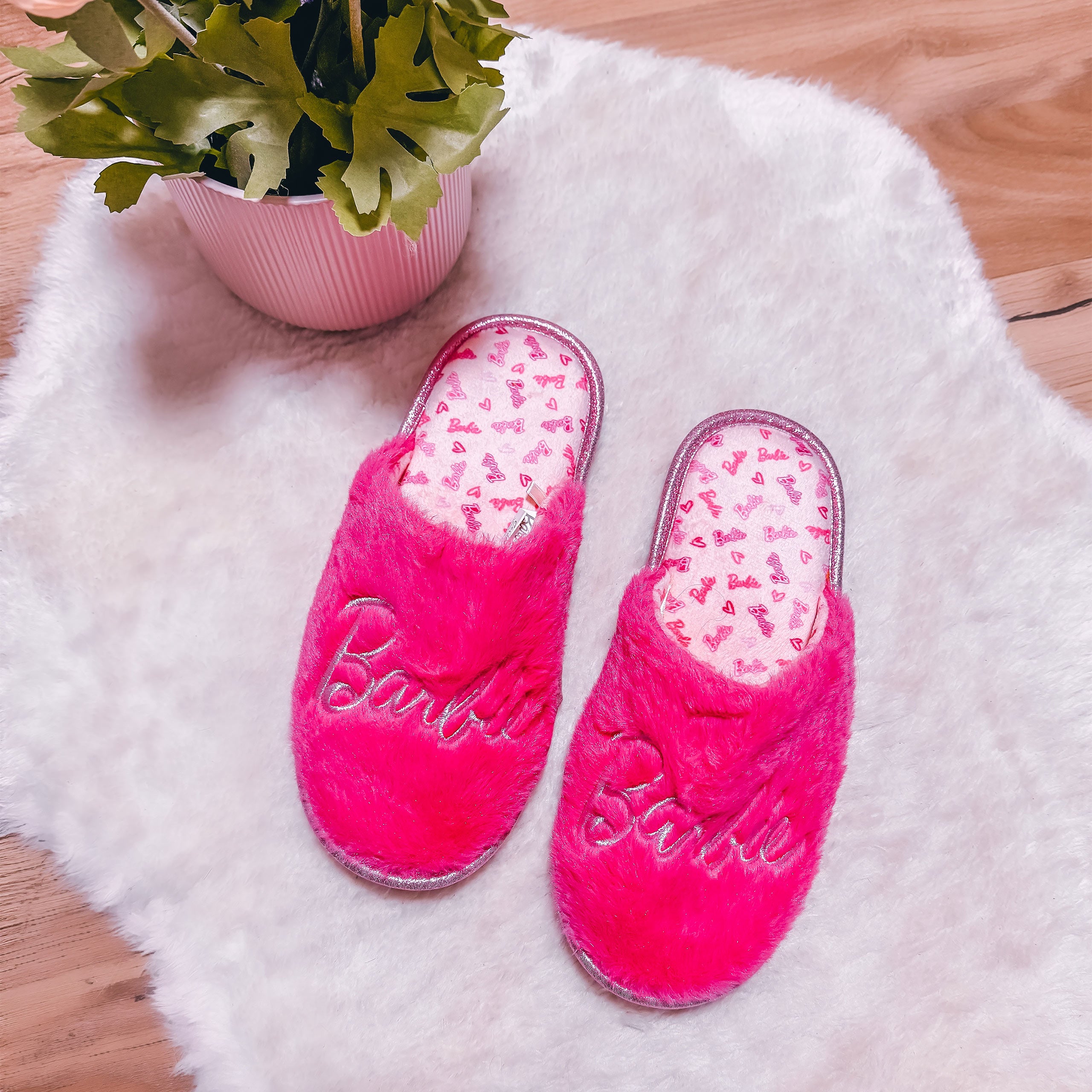 Immagine del prodotto Barbie - Pantofole in peluche con logo